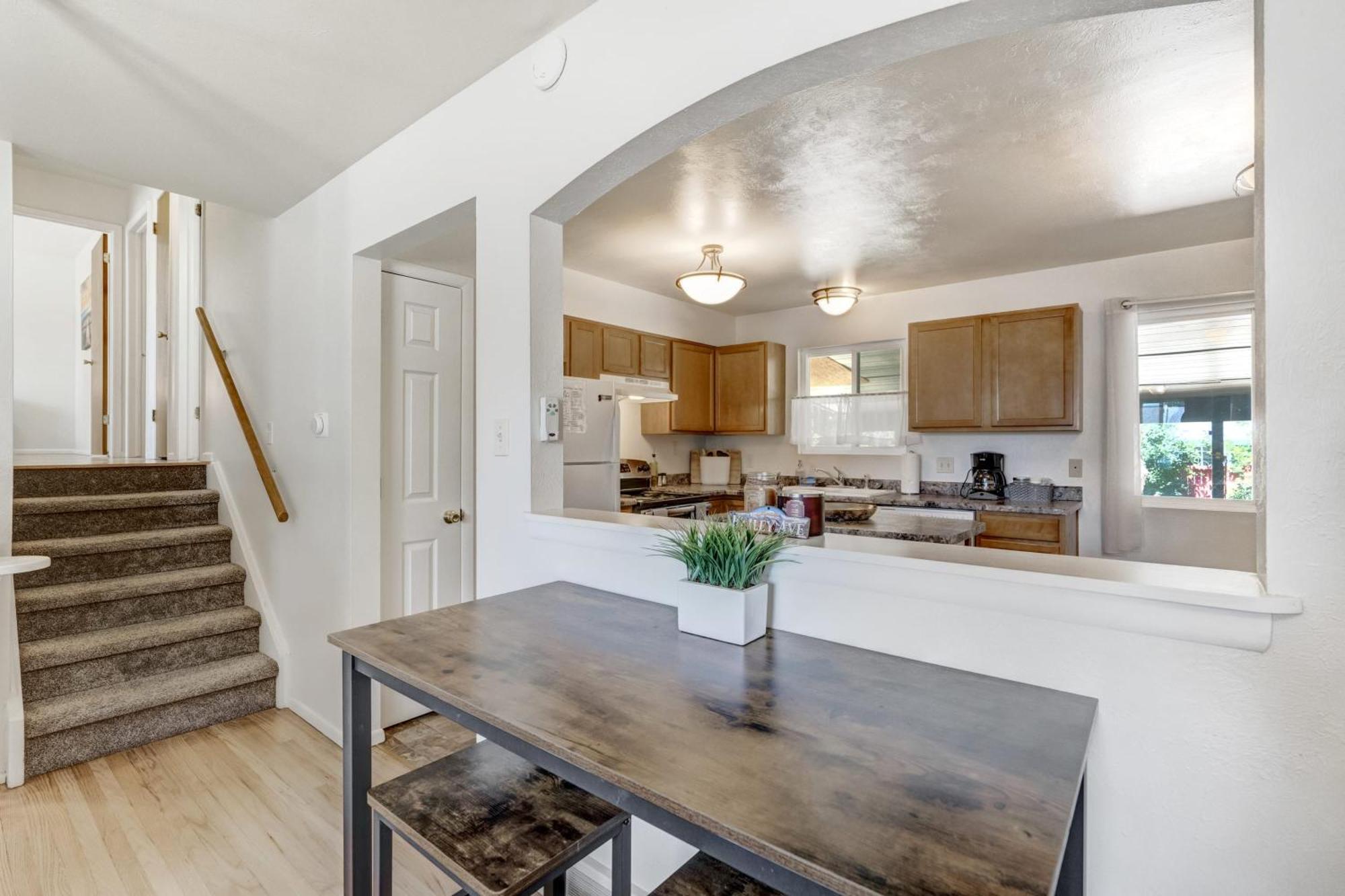4bd Centrally Located Dog-friendly Close To Park Holiday home *