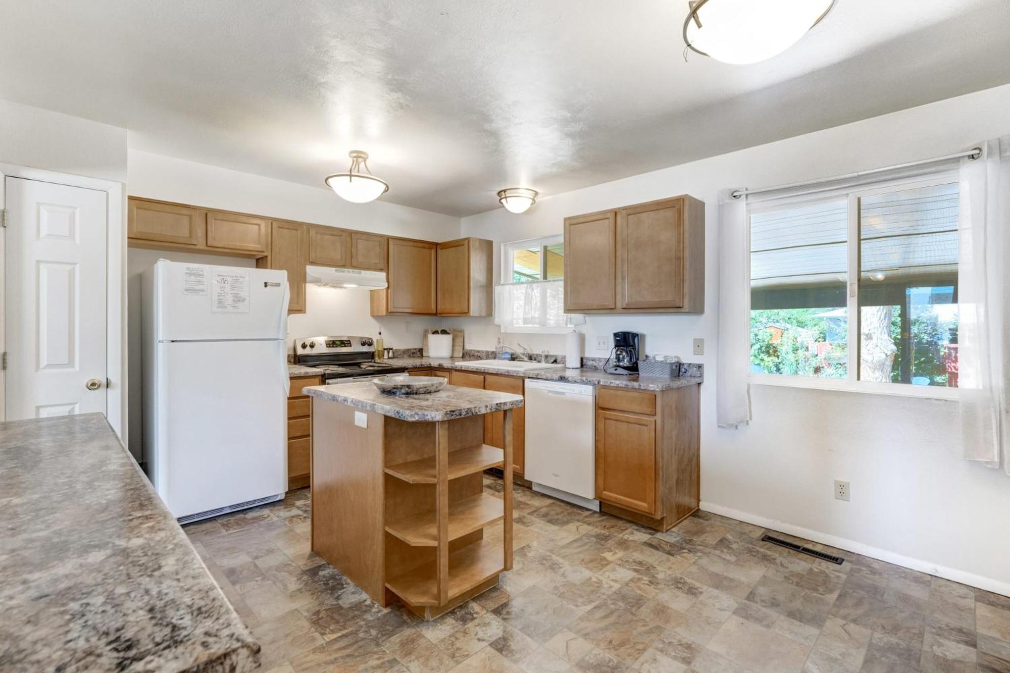 4bd Centrally Located Dog-friendly Close To Park * Colorado Springs