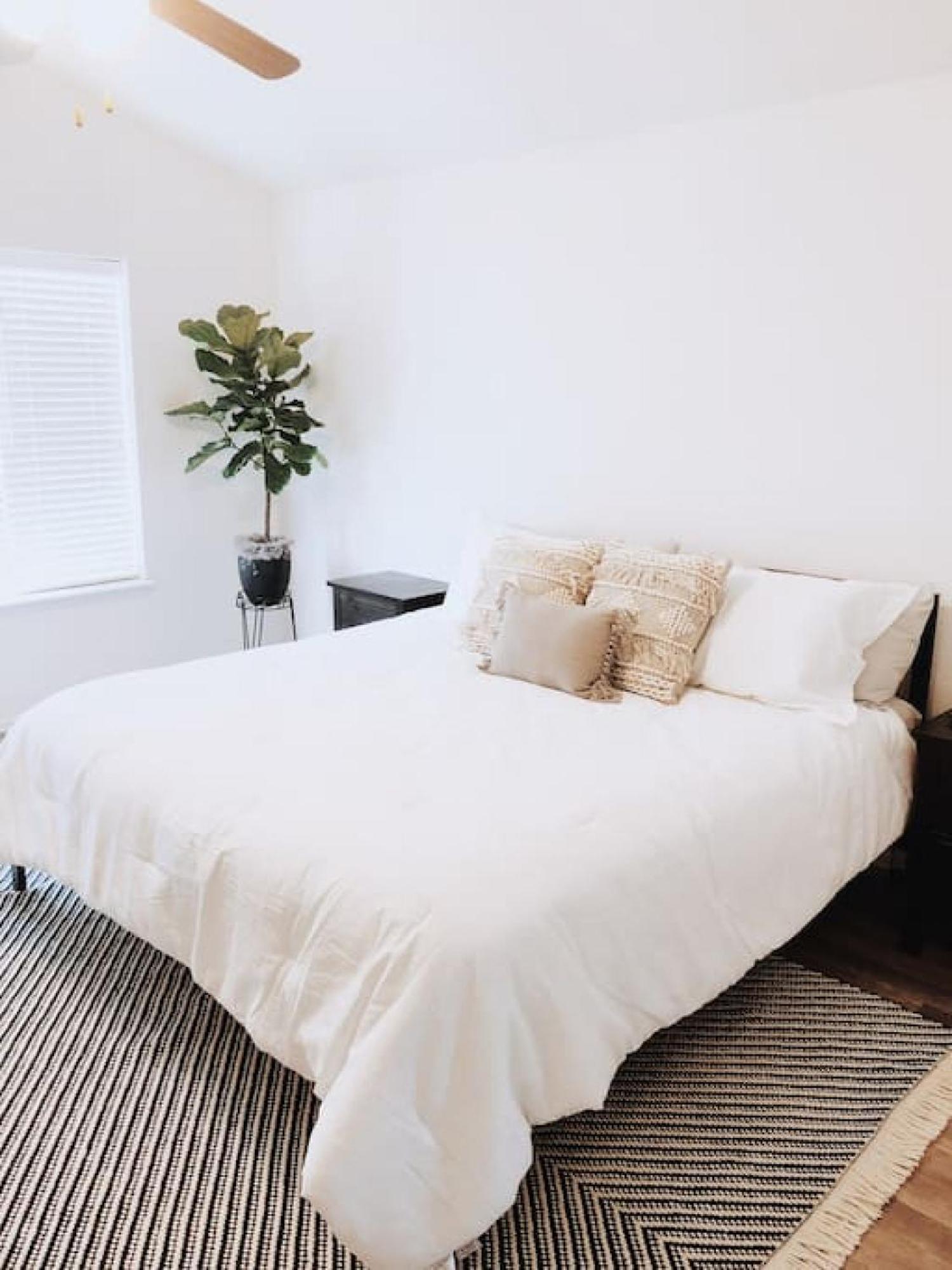 King Bed With Pike Peak Views *