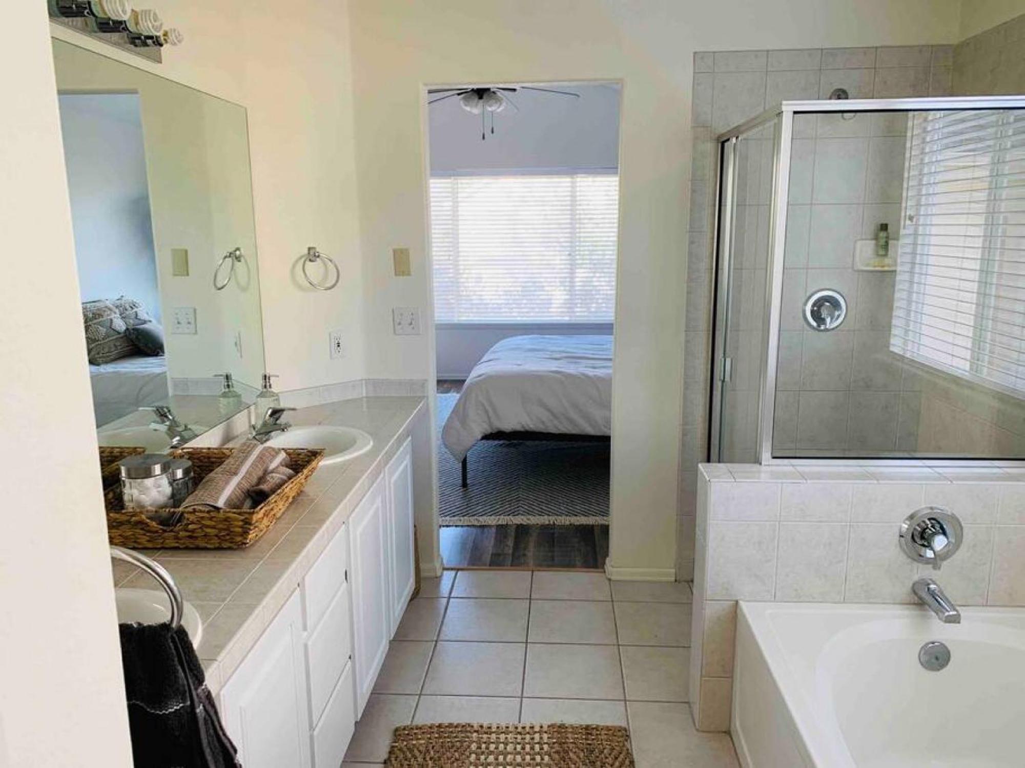 Apartment King Bed With Pike Peak Views Colorado Springs