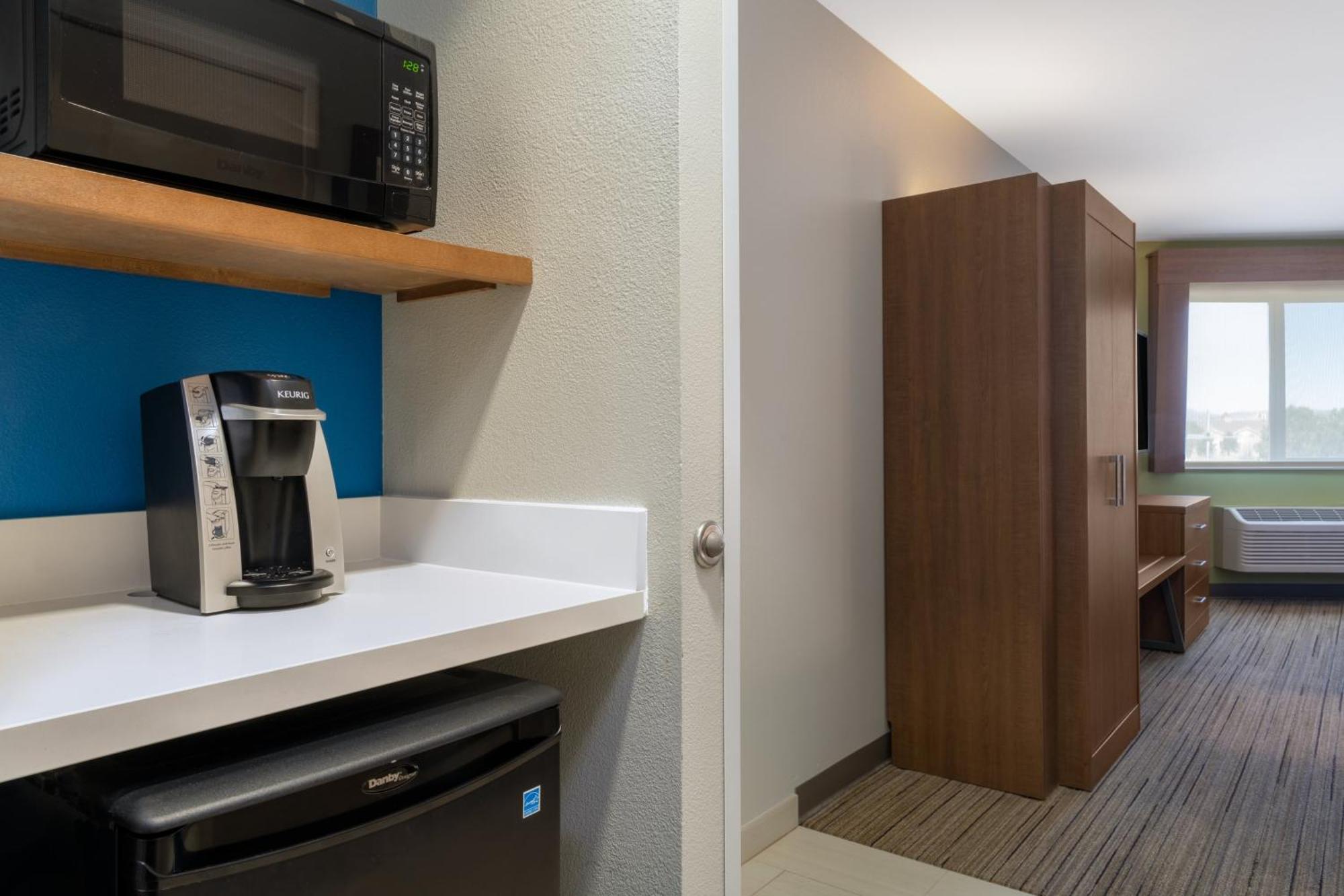 Hotel Express & Colorado Springs-airport By Ihg Colorado Springs