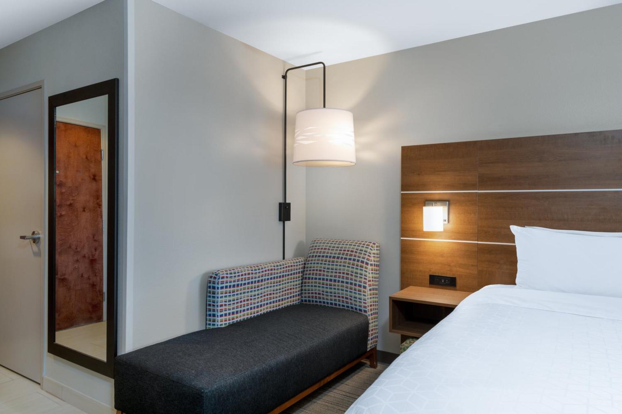 Express & Colorado Springs-airport By Ihg Colorado Springs