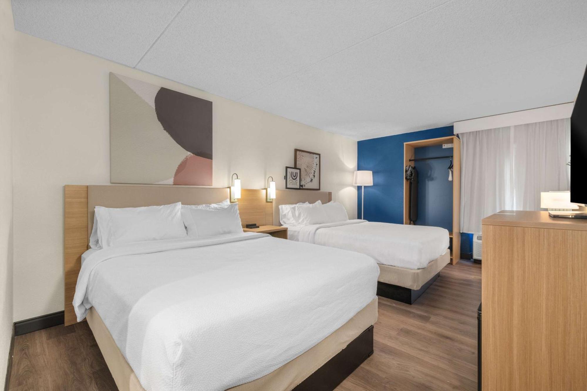 Spark By Hilton I 25