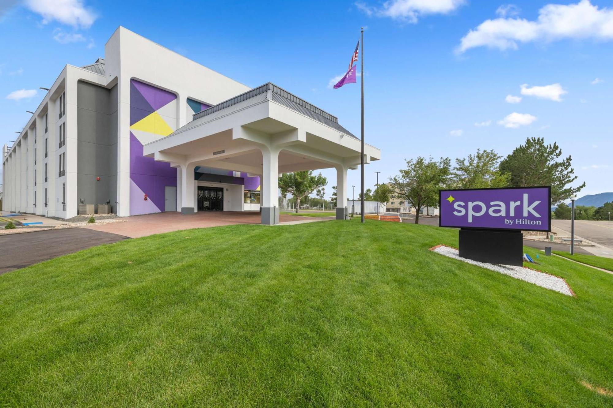 Spark By Hilton I 25