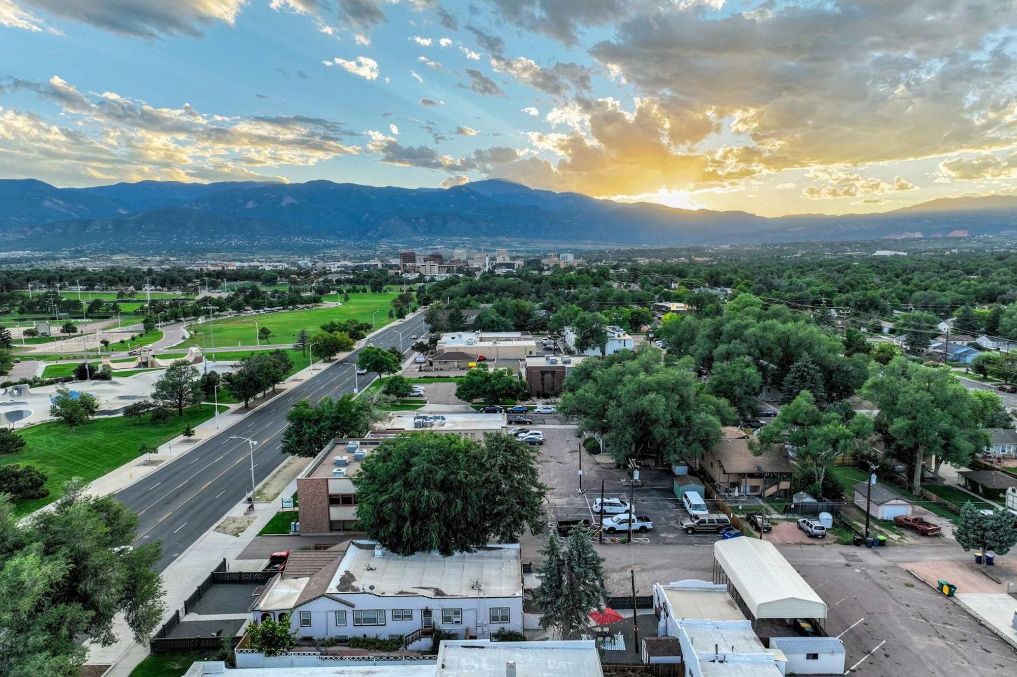 Pikes Adventure - Downtown King Scenic Views * Colorado Springs