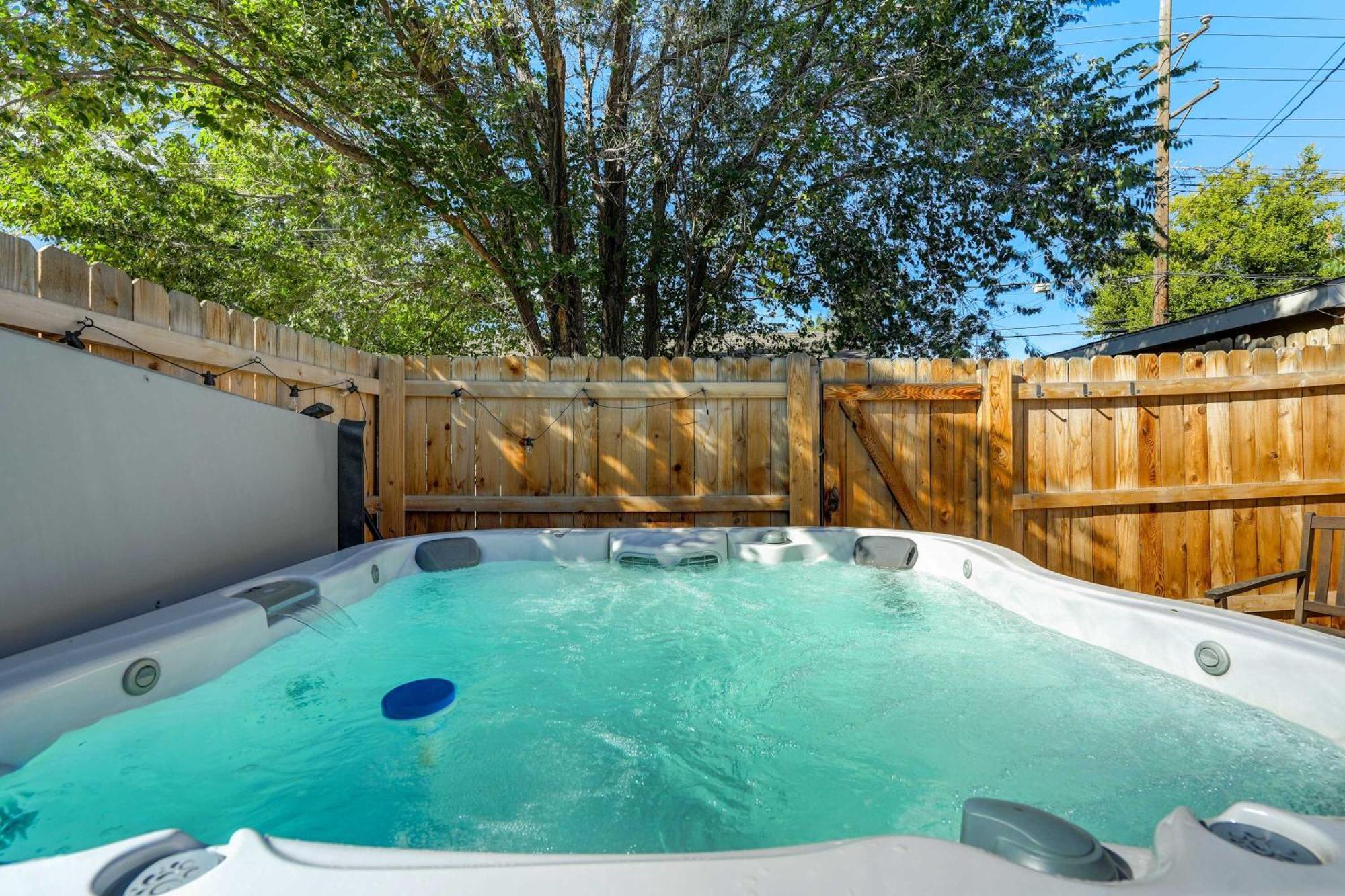 Holiday home Bonny Adventure Downtown W Hot Tub & Fire Pit