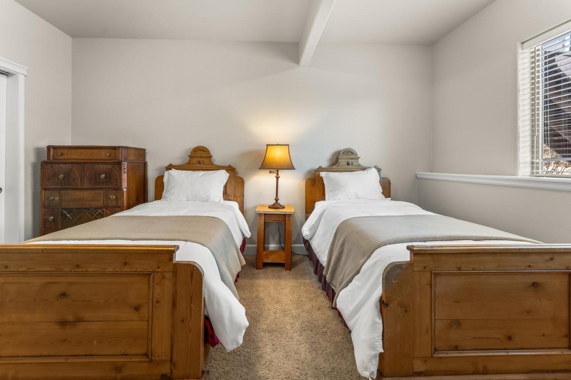 North Gate Getaway - Pet Friendly - Game *