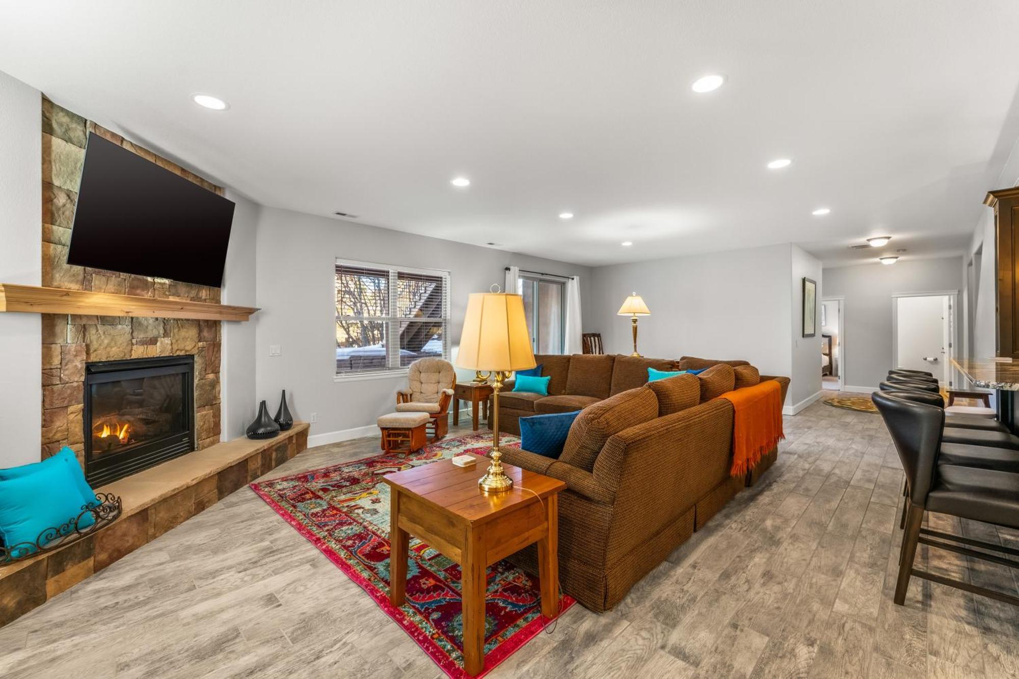 North Gate Getaway - Pet Friendly - Game Holiday home *