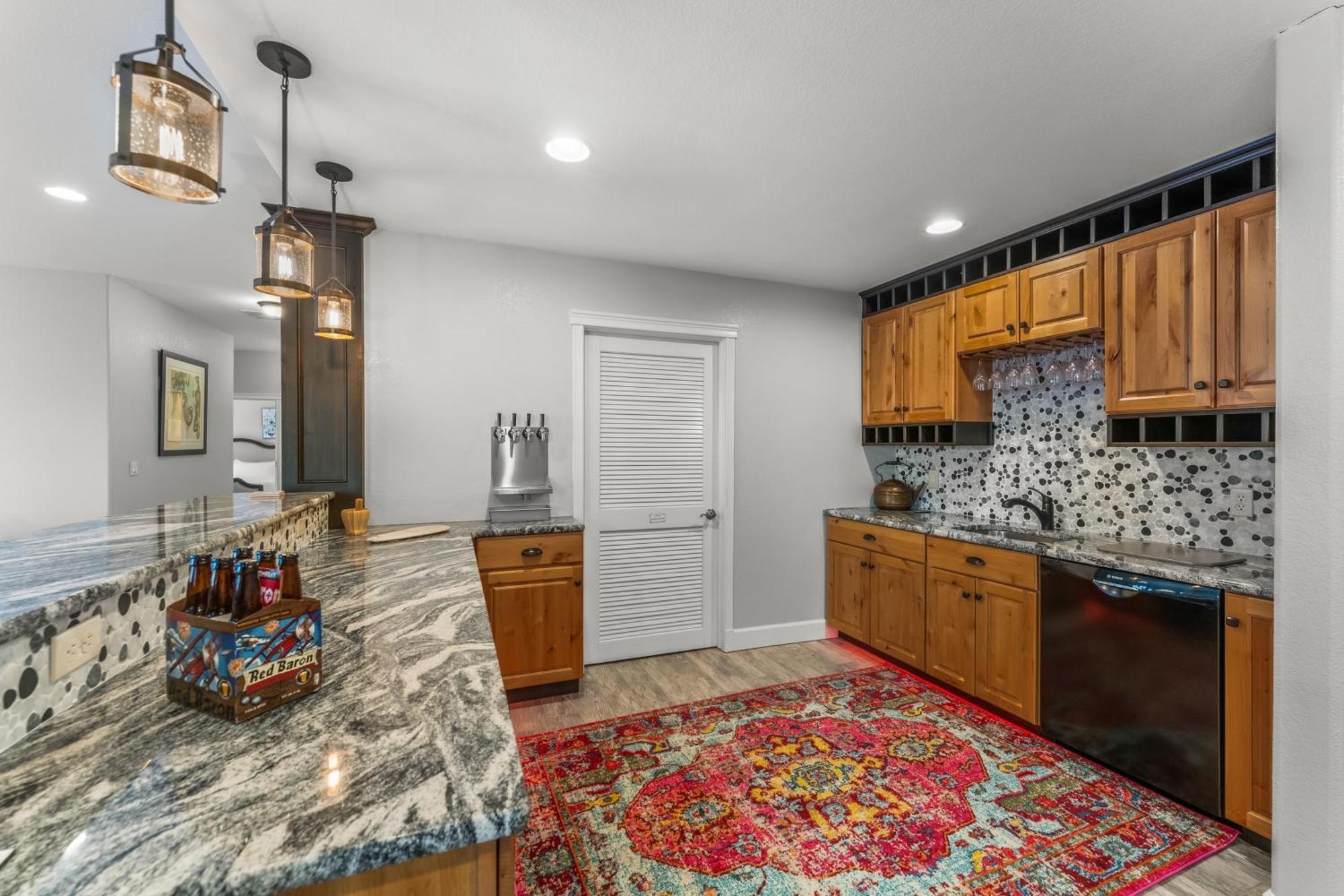 North Gate Getaway - Pet Friendly - Game *