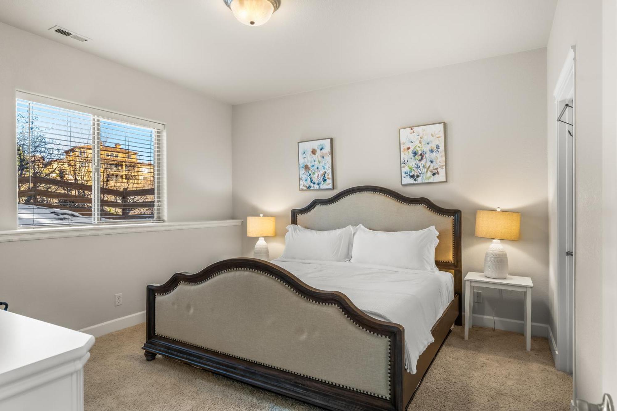 North Gate Getaway - Pet Friendly - Game Colorado Springs