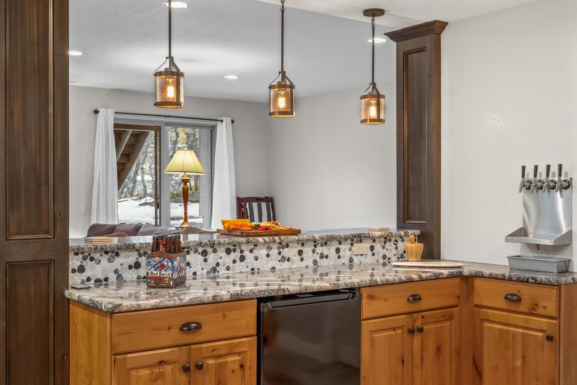 North Gate Getaway - Pet Friendly - Game Holiday home