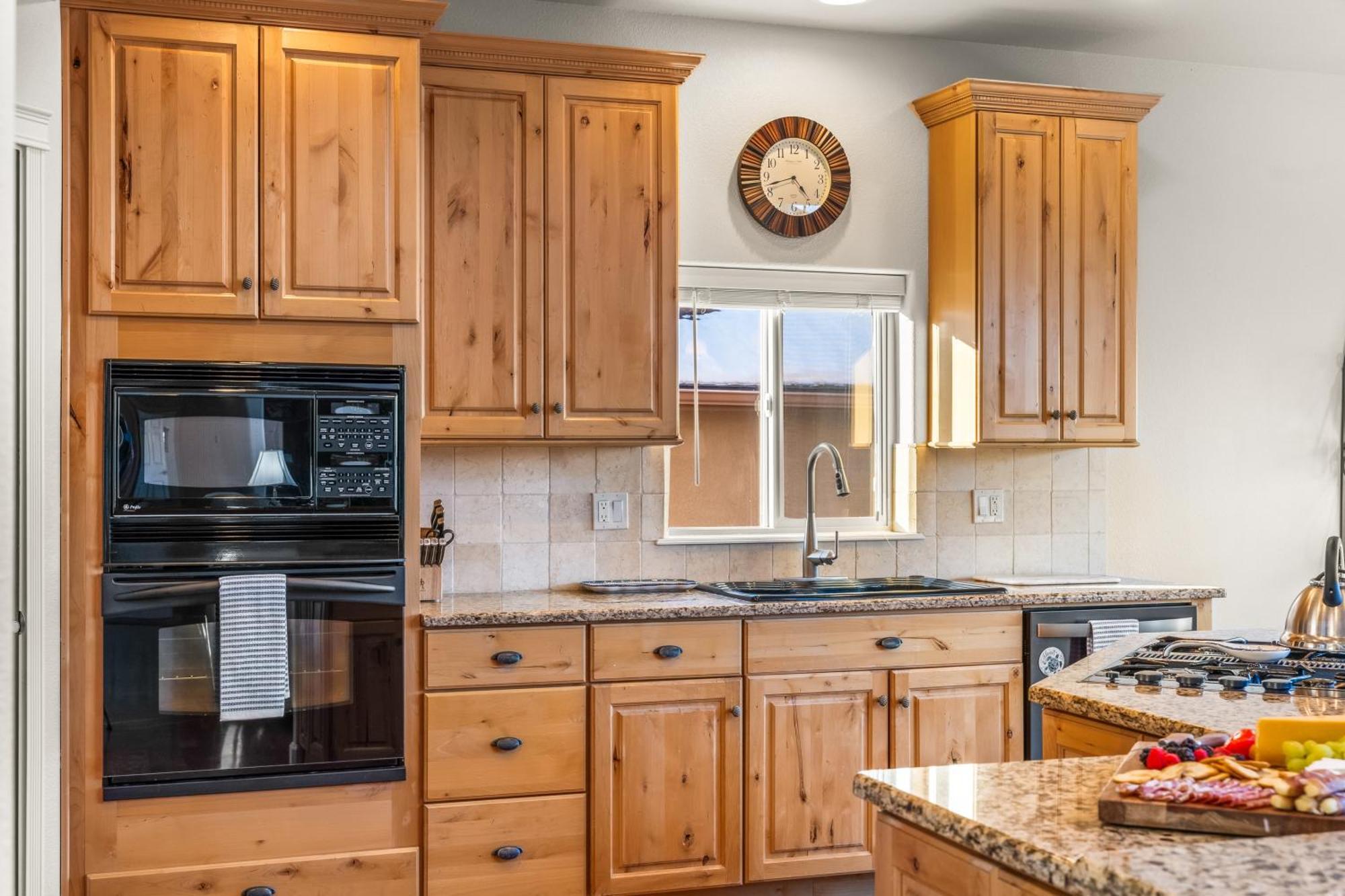 North Gate Getaway - Pet Friendly - Game