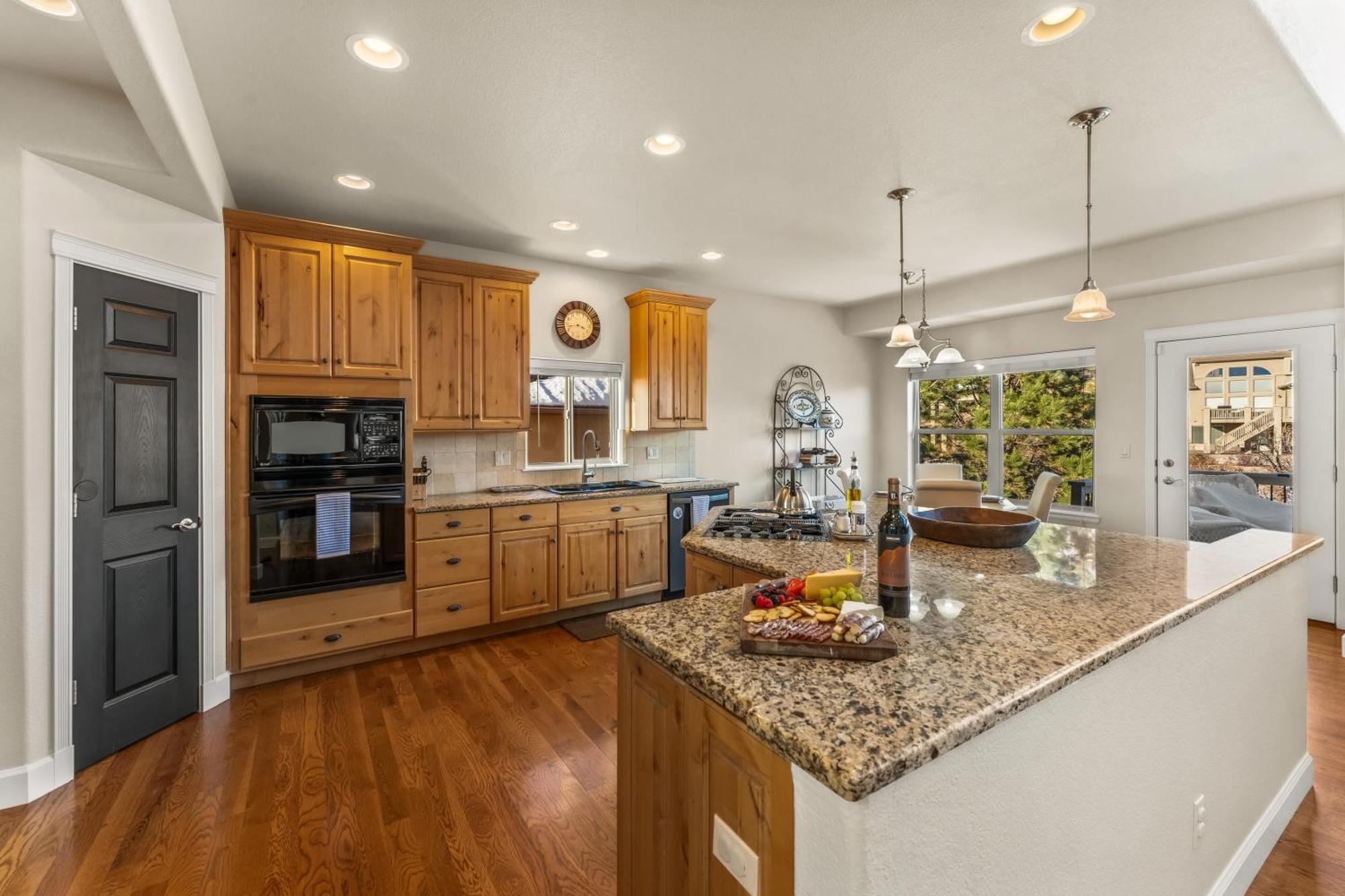 North Gate Getaway - Pet Friendly - Game Holiday home