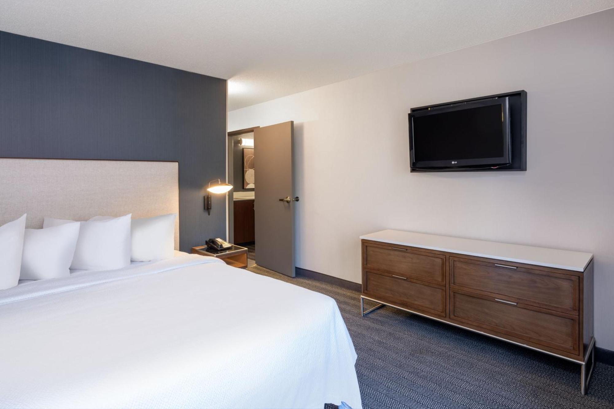 Courtyard By Marriott South Hotel