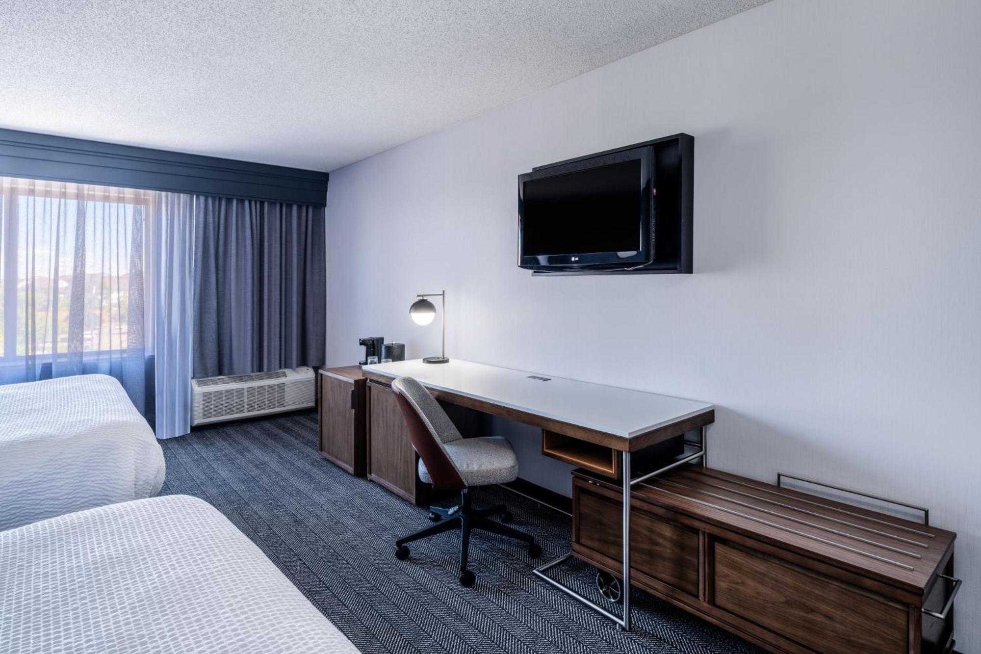 Courtyard By Marriott South