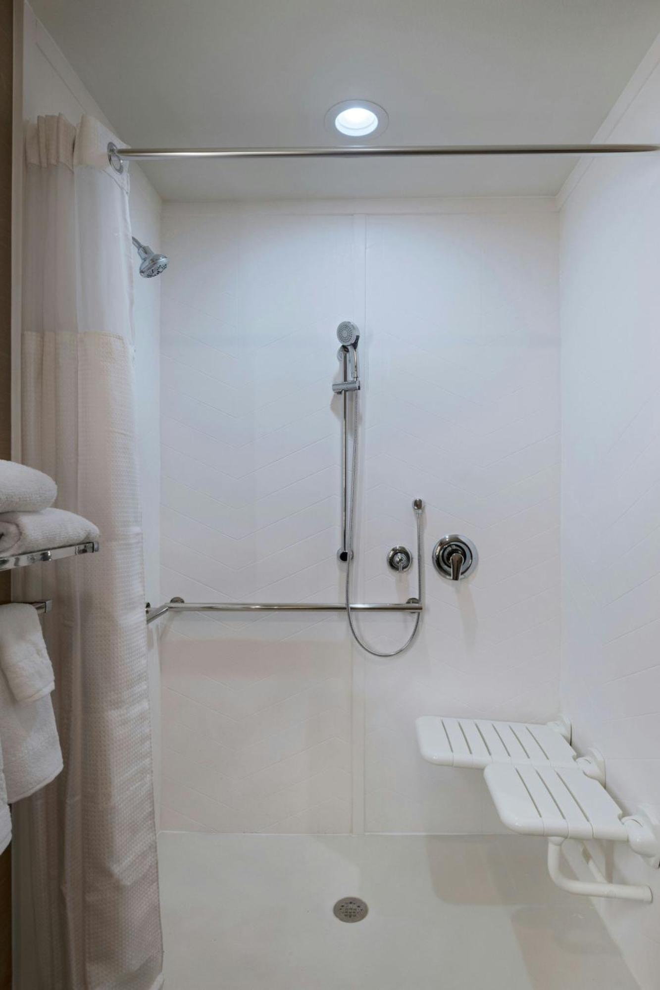 Hotel Fairfield & By Marriott East 3*