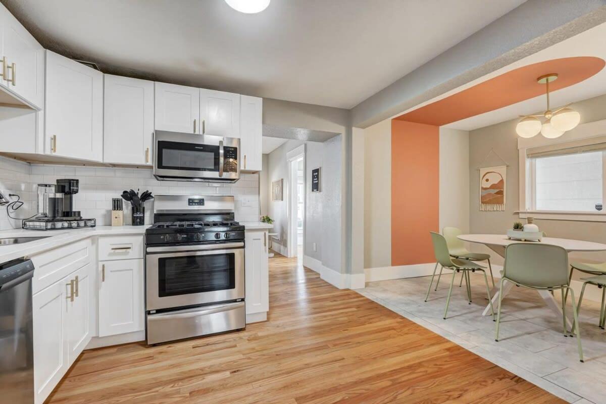 2bdrm Office Fireplace Downtown Park Holiday home *