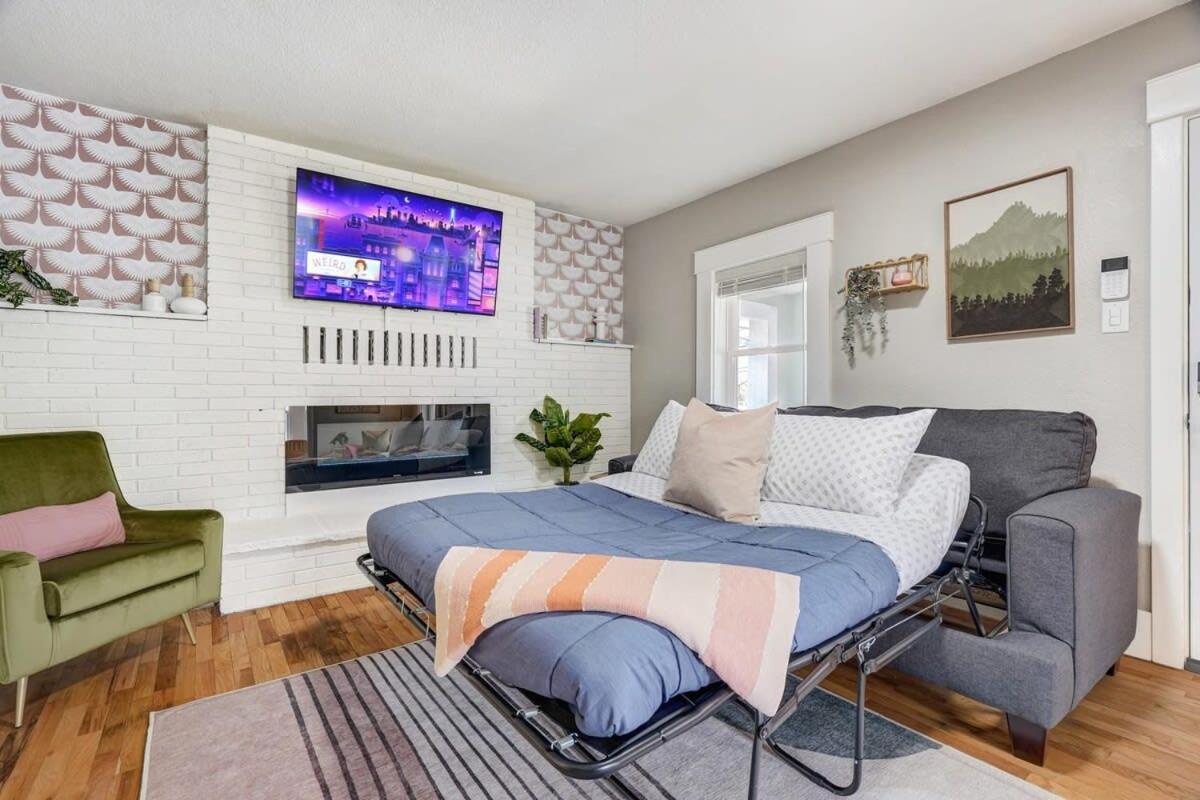 Holiday home 2bdrm Office Fireplace Downtown Park