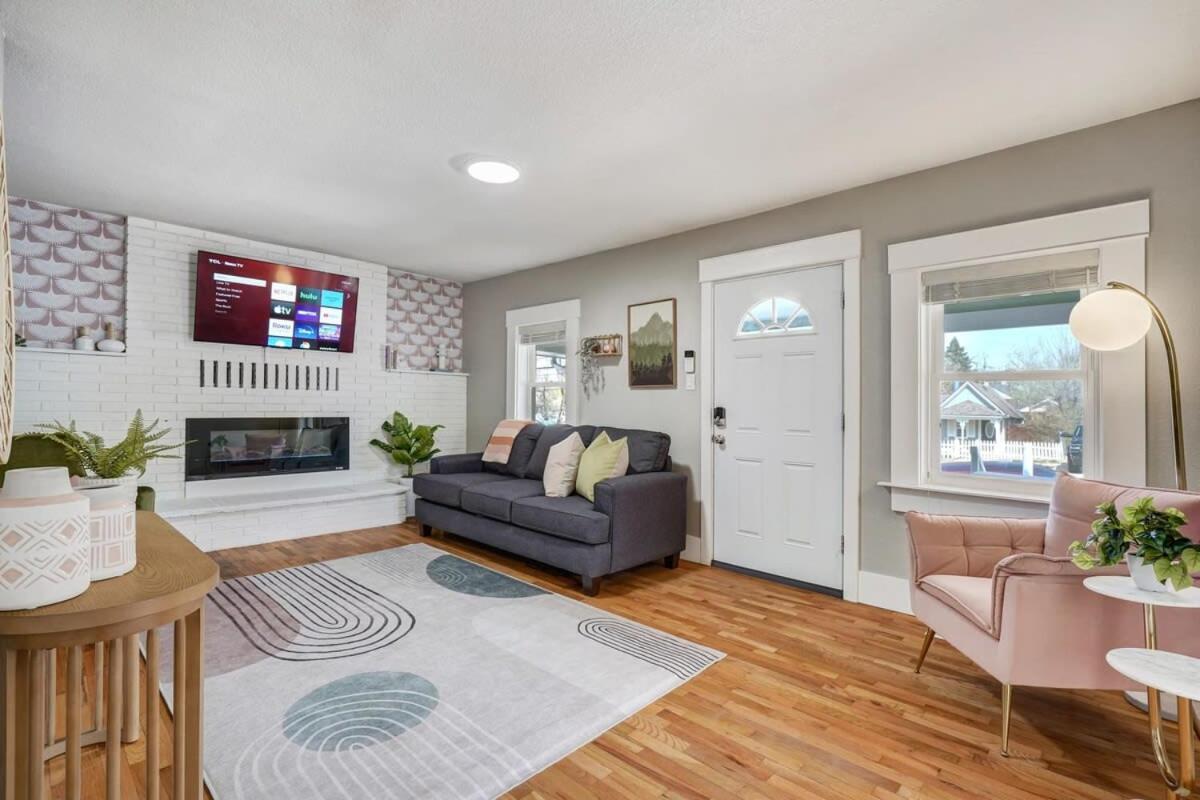 Holiday home 2bdrm Office Fireplace Downtown Park *