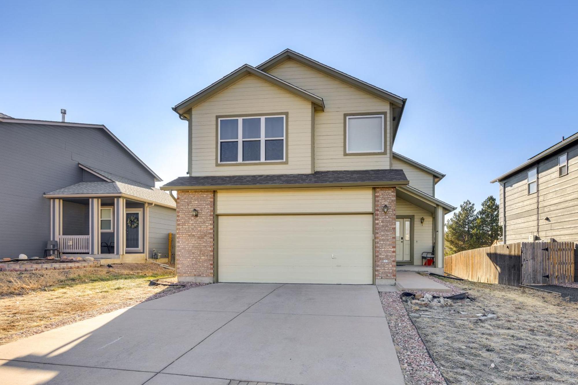 Family With Yard In Colorado Springs