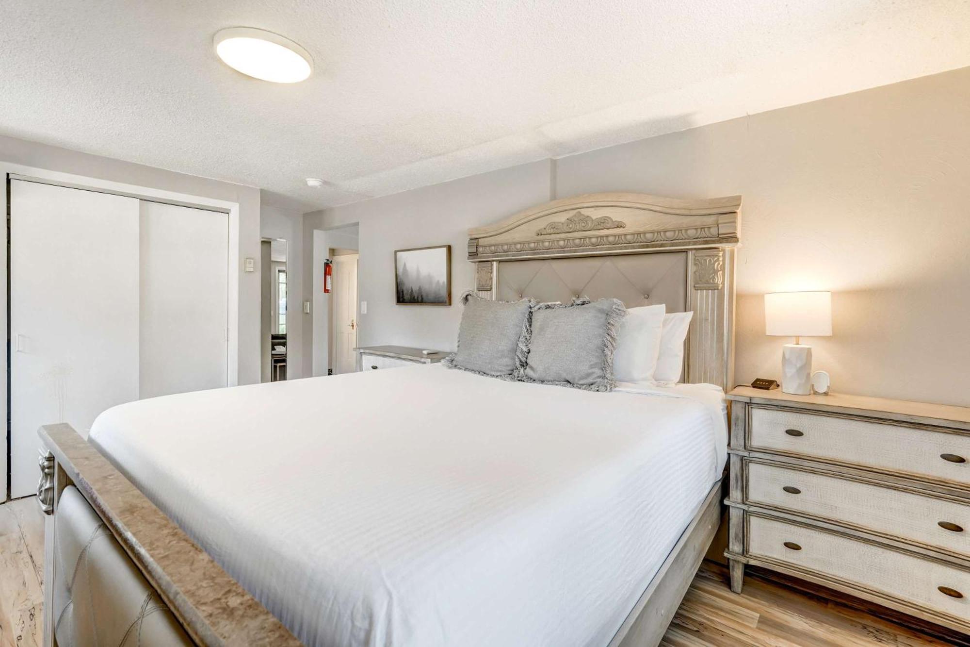 Occ Complex Mountain View Prime Location Apartment