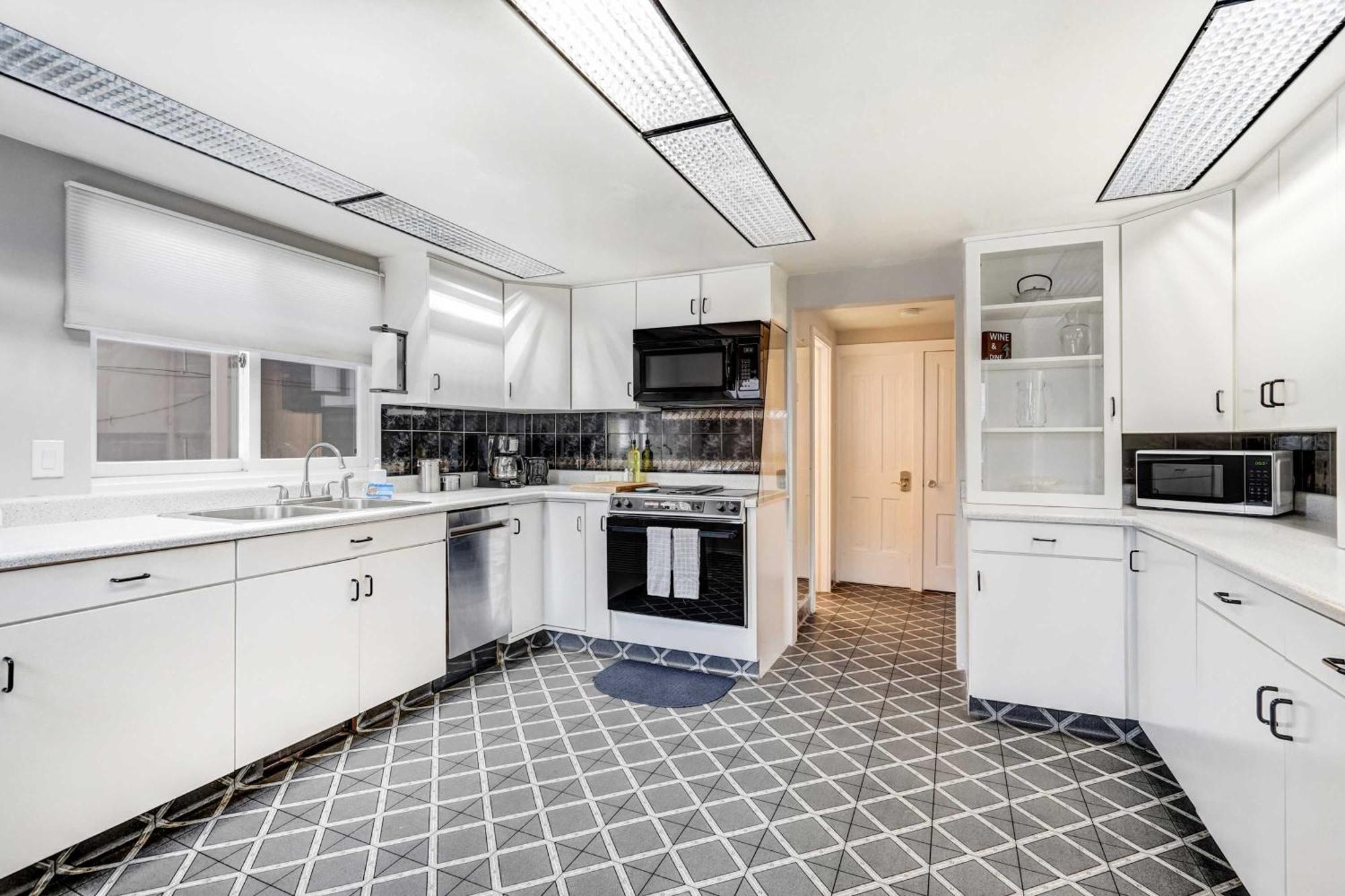 Apartment Occ Complex Mountain View Prime Location