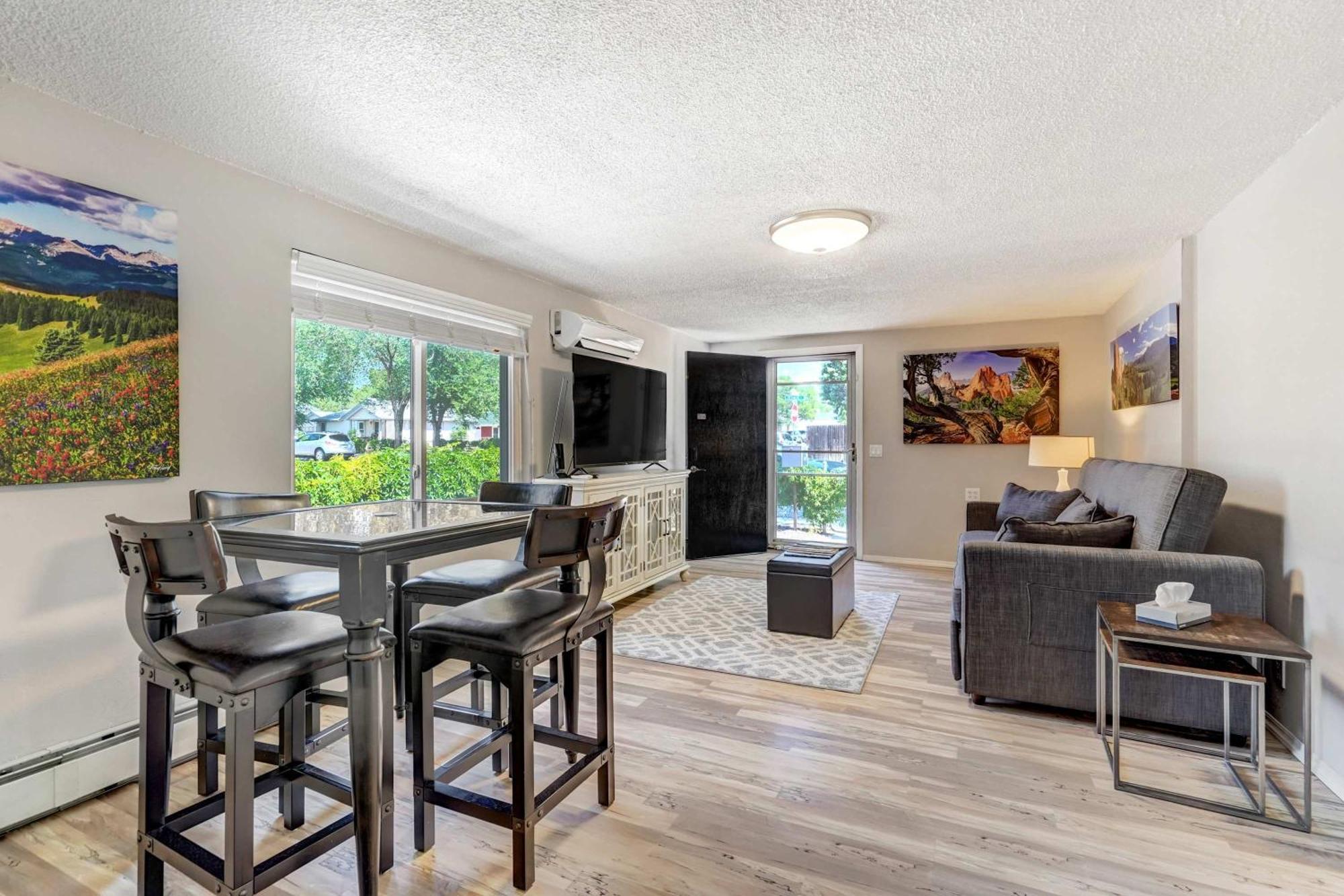 Apartment Occ Complex Mountain View Prime Location Colorado Springs