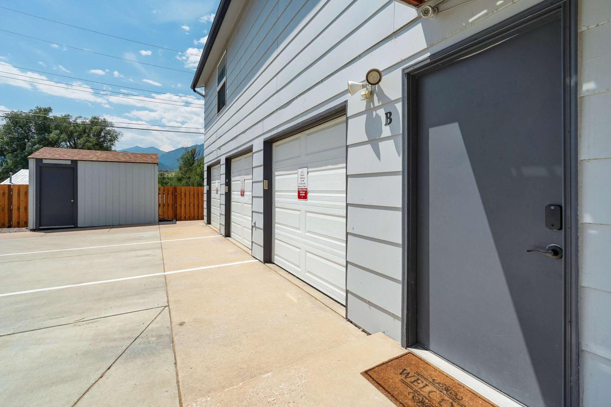 Apartment Occ Complex Mountain View Prime Location Colorado Springs