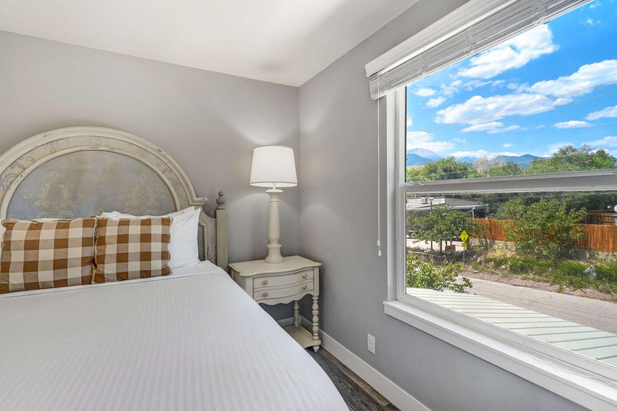 Occ Complex Mountain View Prime Location Apartment Colorado Springs