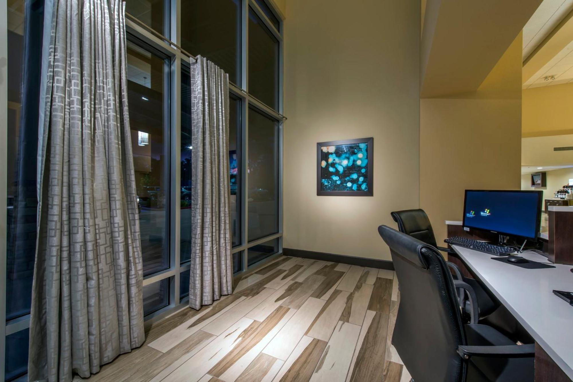 Express & By Ihg 2* Colorado Springs