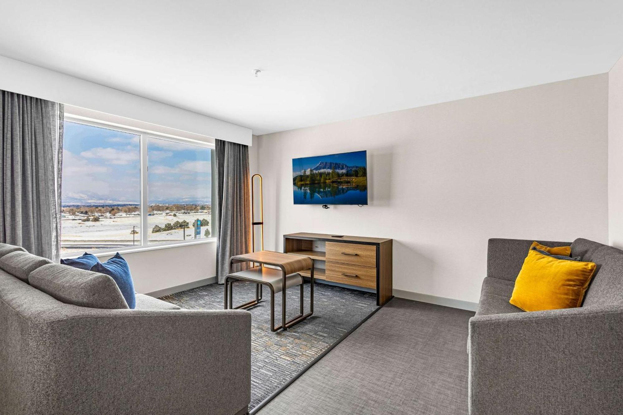 Hotel Homewood By Hilton Airport