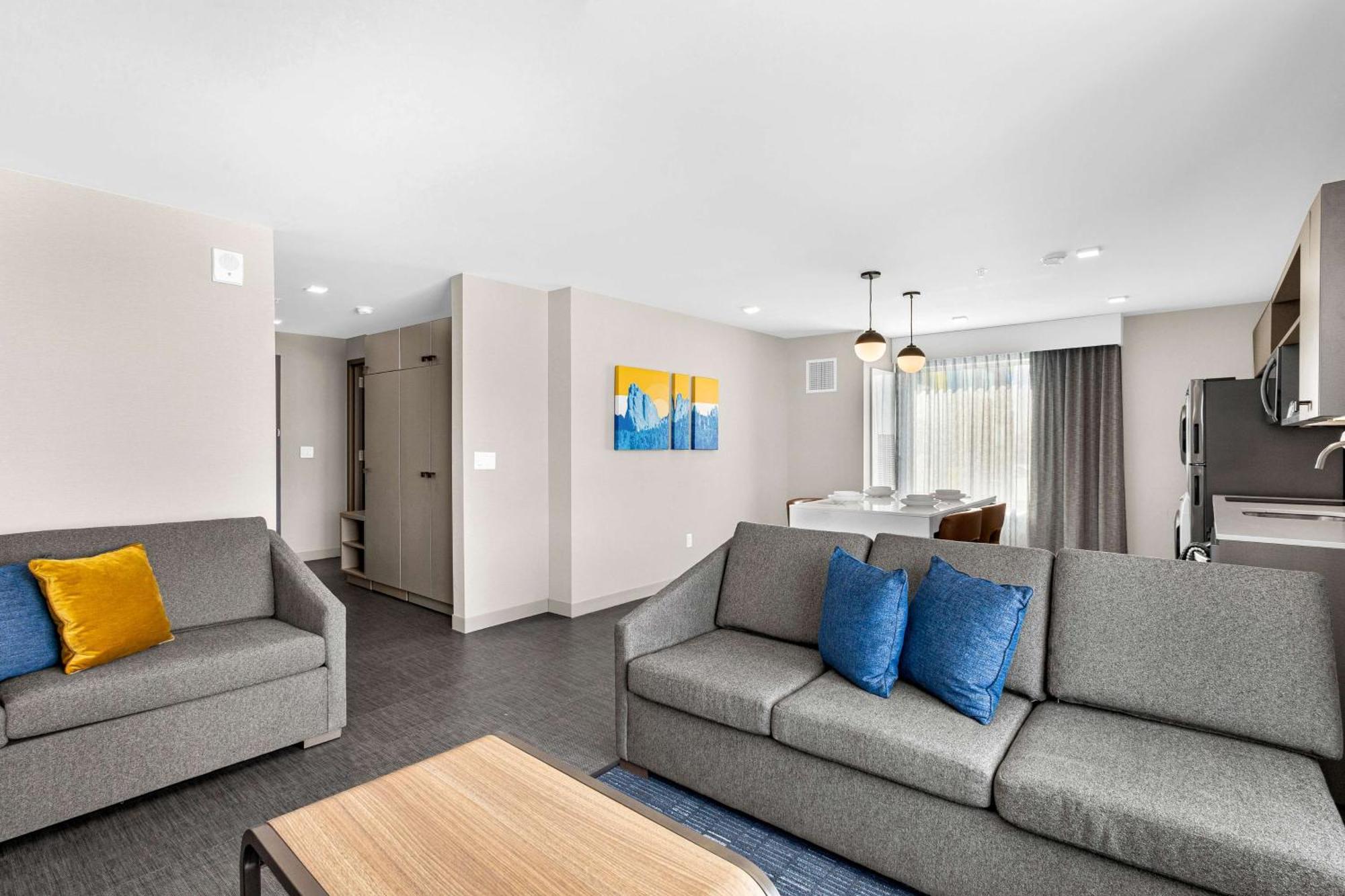 Homewood By Hilton Airport Hotel Colorado Springs