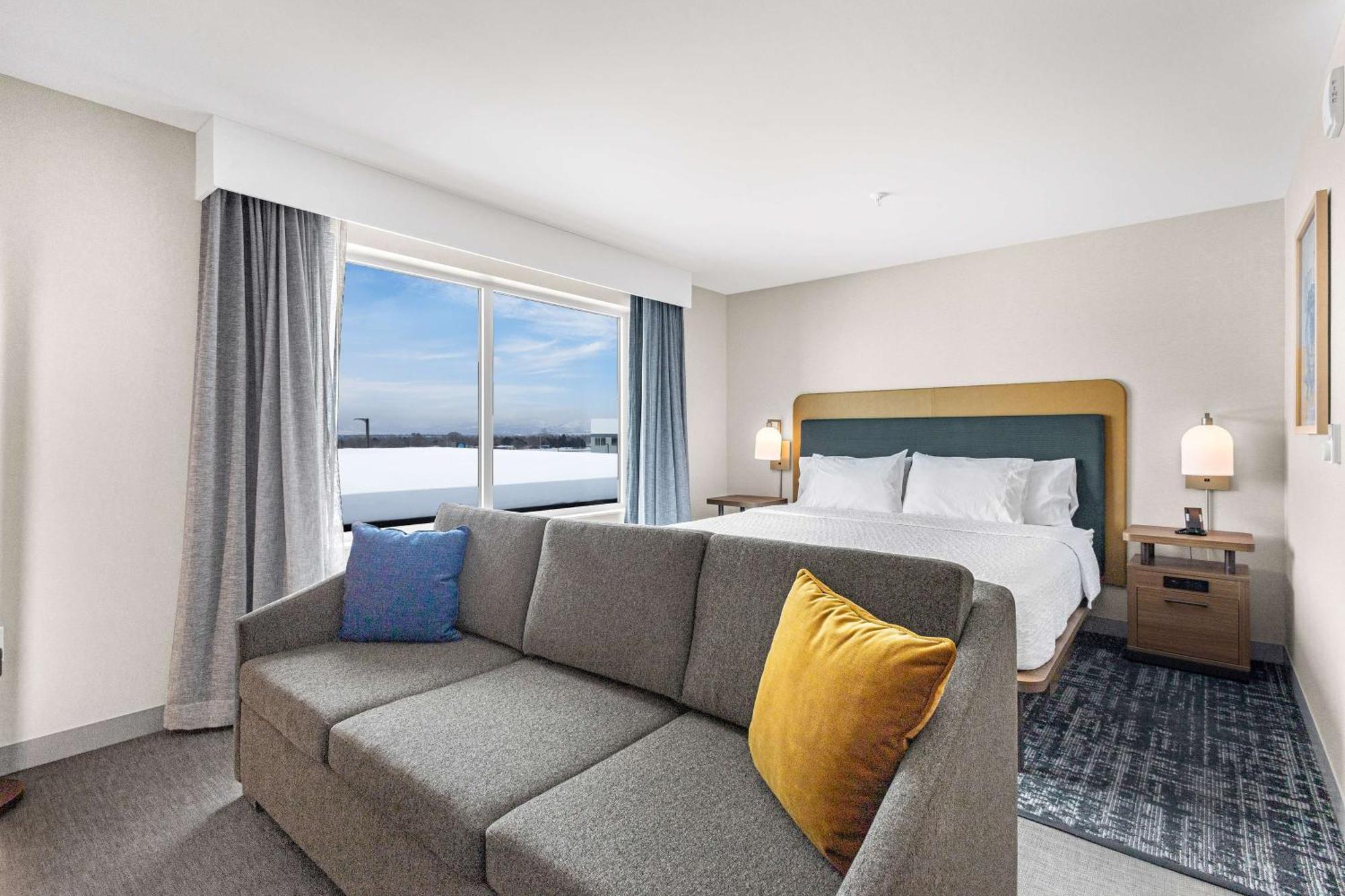 Hotel Homewood By Hilton Airport