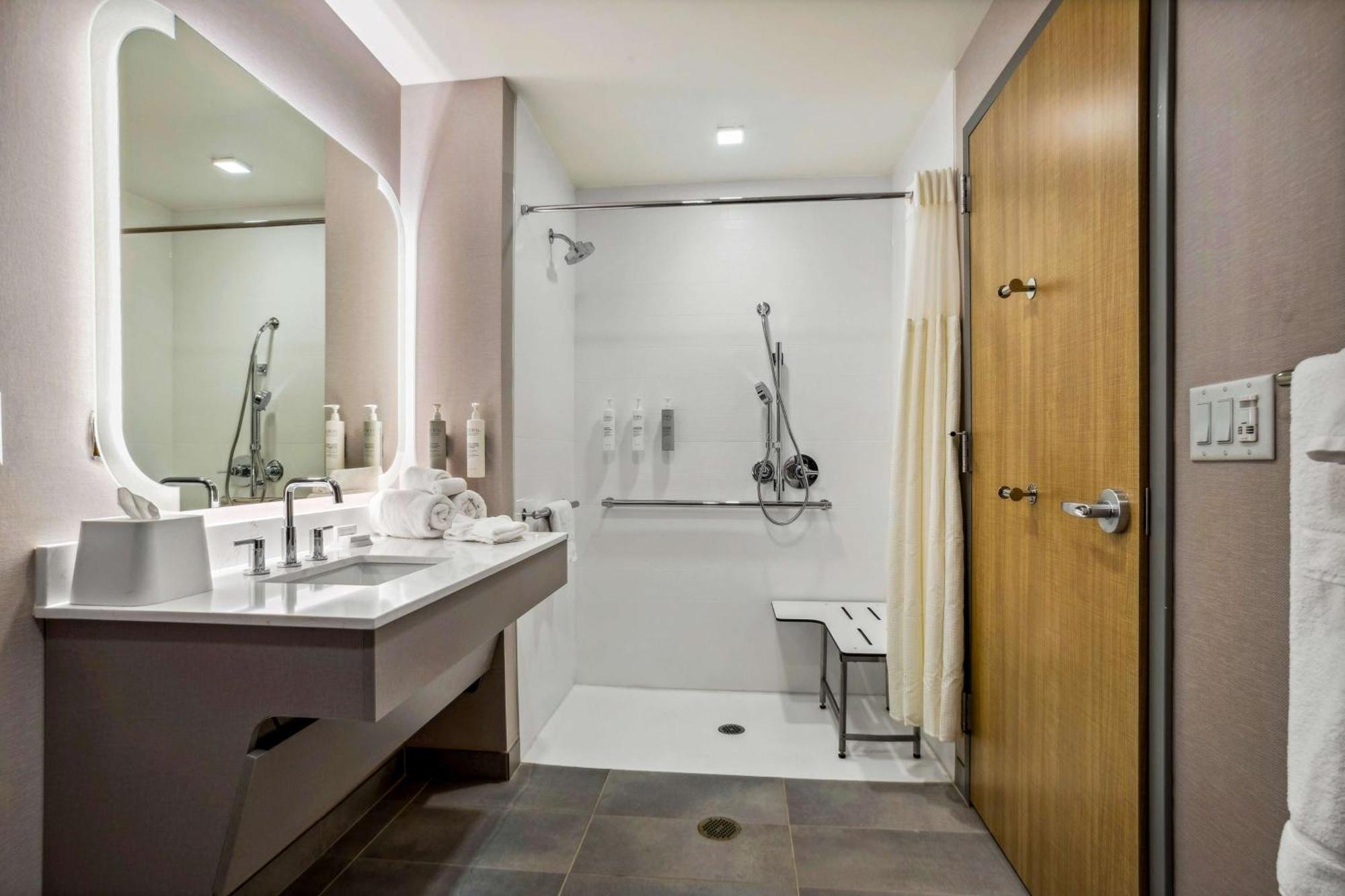 Hotel Homewood By Hilton Airport 3*