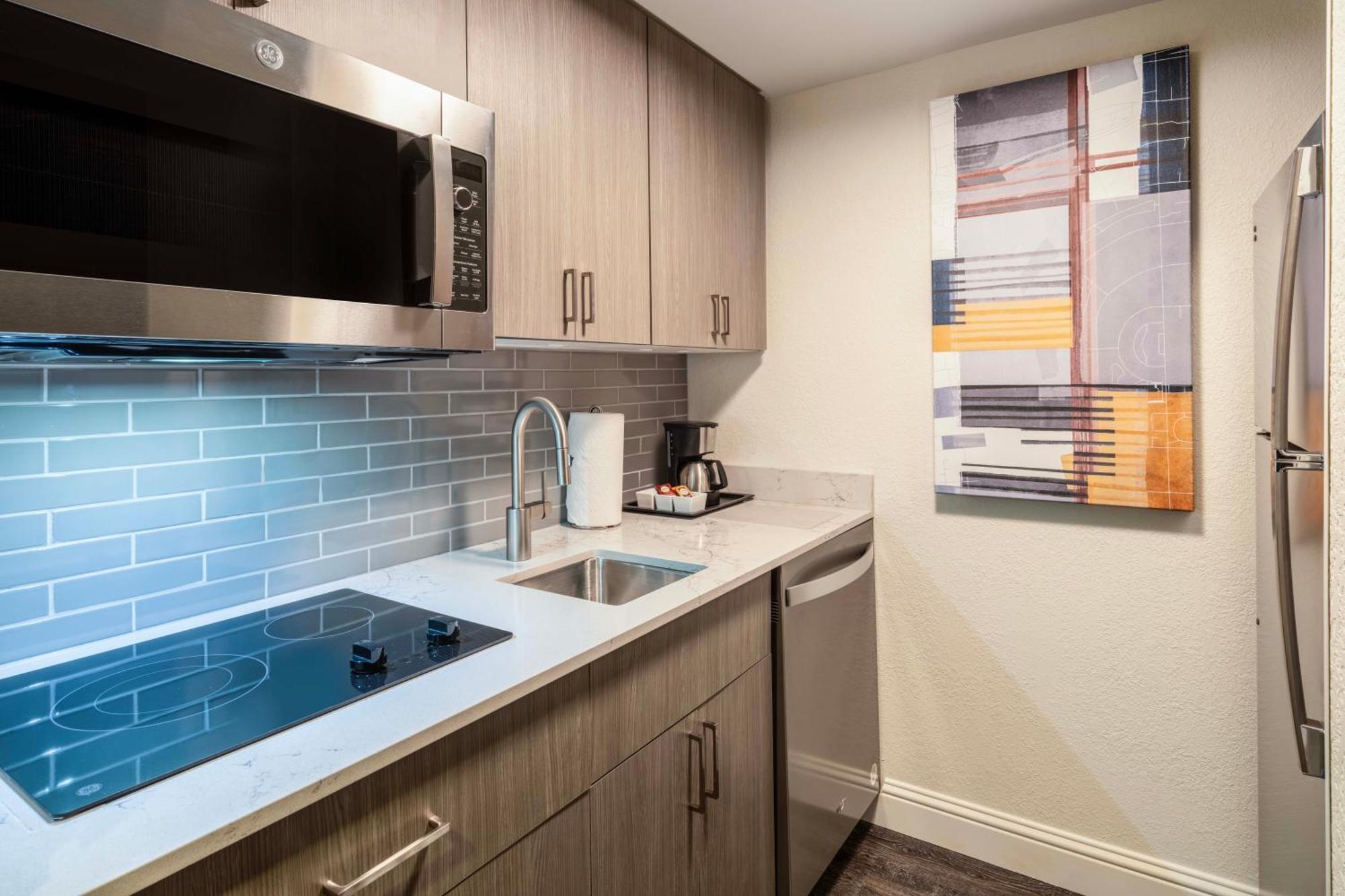 Hyatt House Airport Hotel 3*
