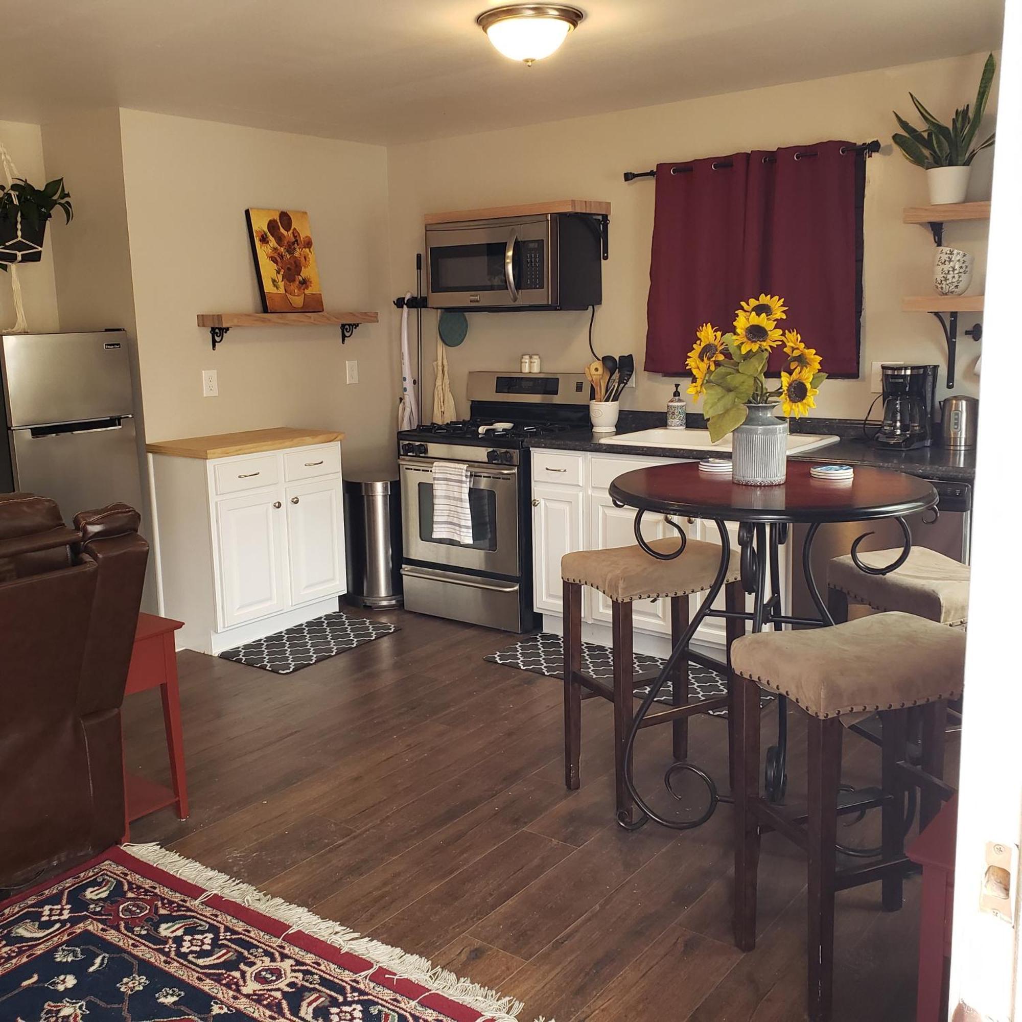 Gogh Get High Tiny Guest house Colorado Springs