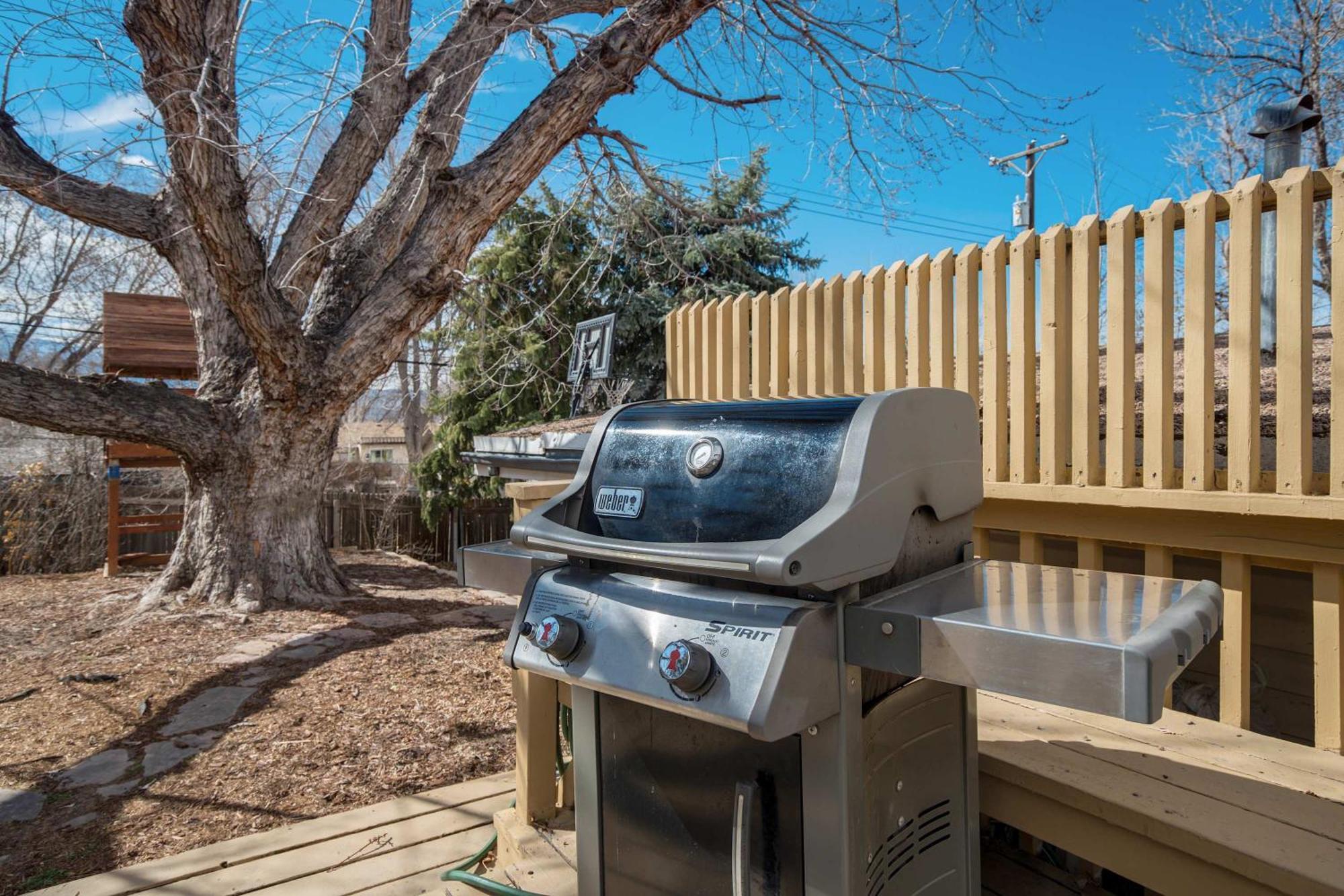 4bd Family Heart Of Cos Lrg Backyard And Gameroom Holiday home *