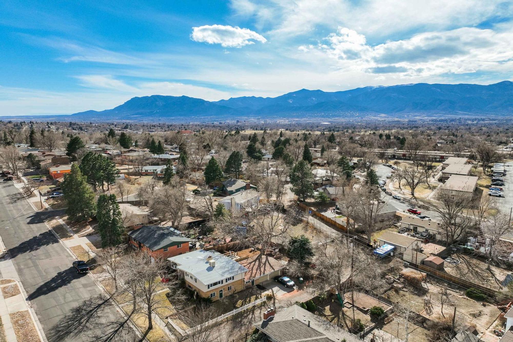 4bd Family Heart Of Cos Lrg Backyard And Gameroom Colorado Springs