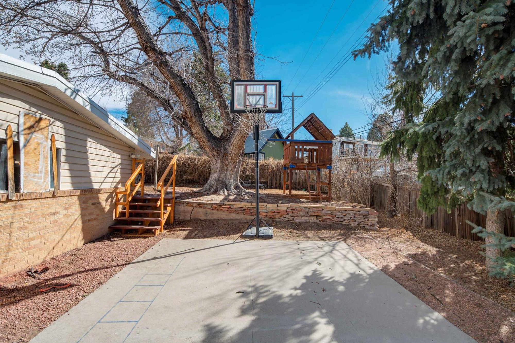 4bd Family Heart Of Cos Lrg Backyard And Gameroom * Colorado Springs