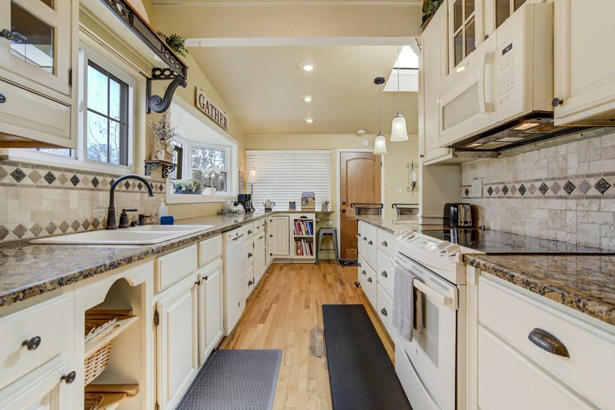 4bd Family Heart Of Cos Lrg Backyard And Gameroom Holiday home