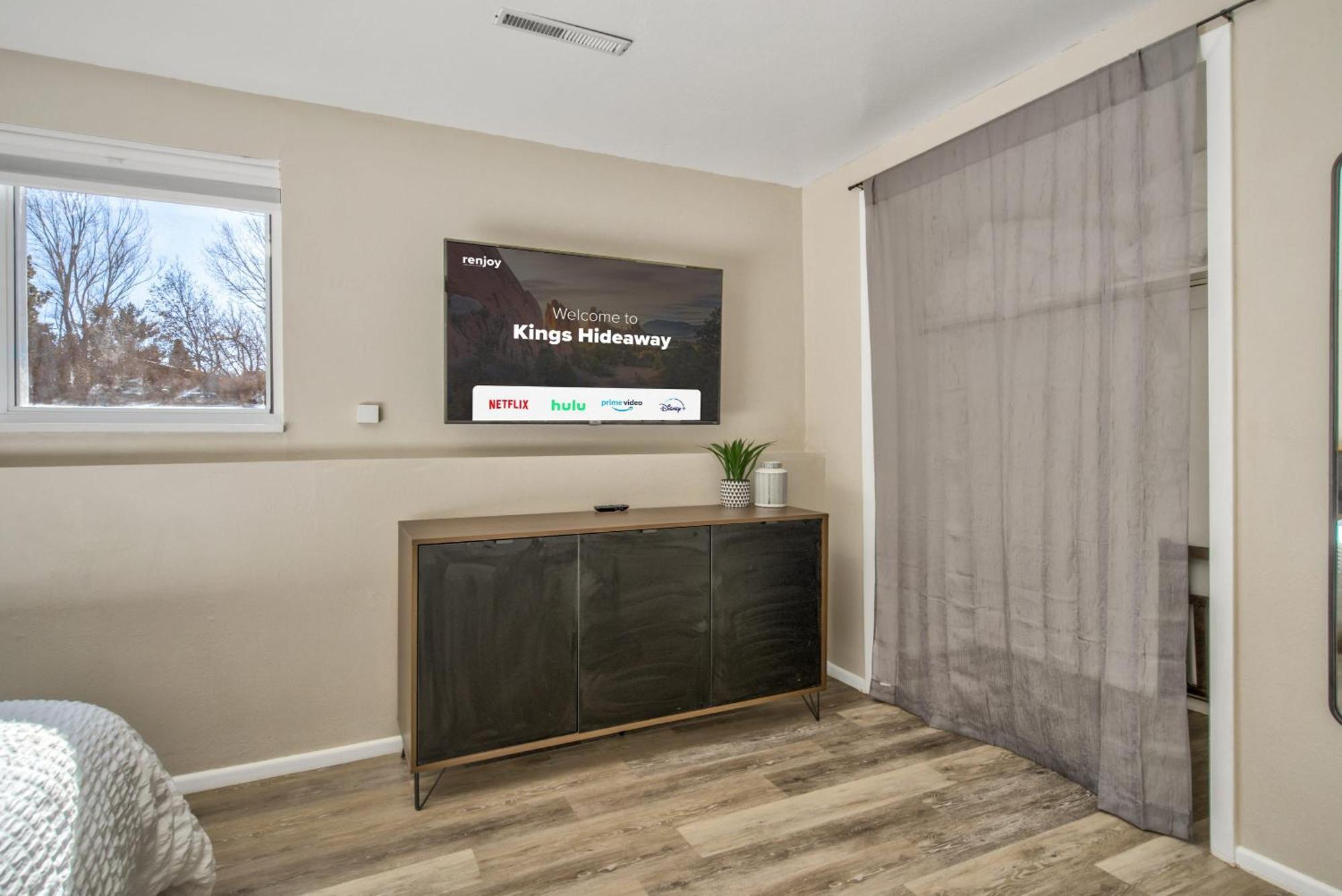 Kings Hideaway Prime Spot Hot Tub Scenic View Apartment Colorado Springs