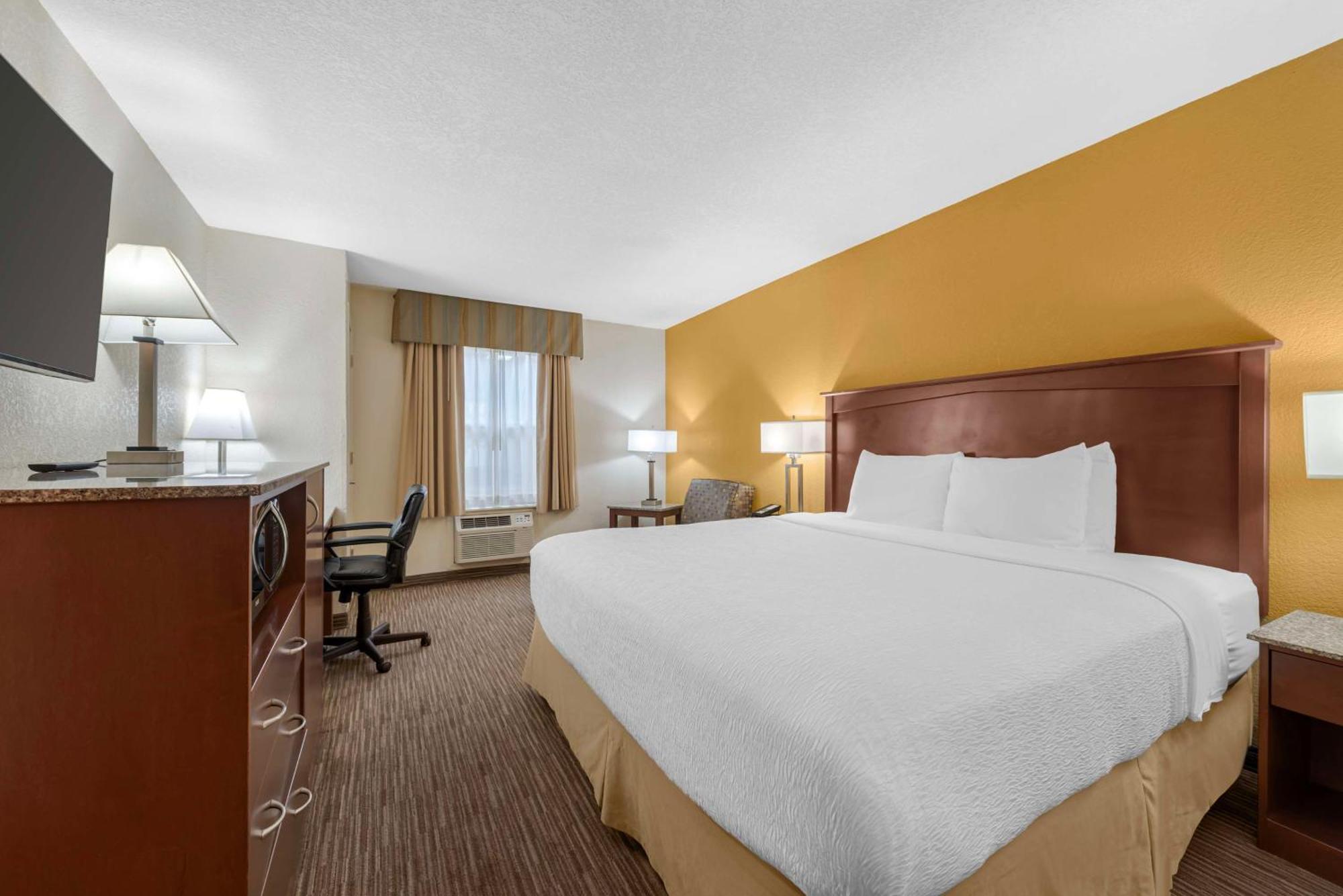 Western Executive & Hotel 3*