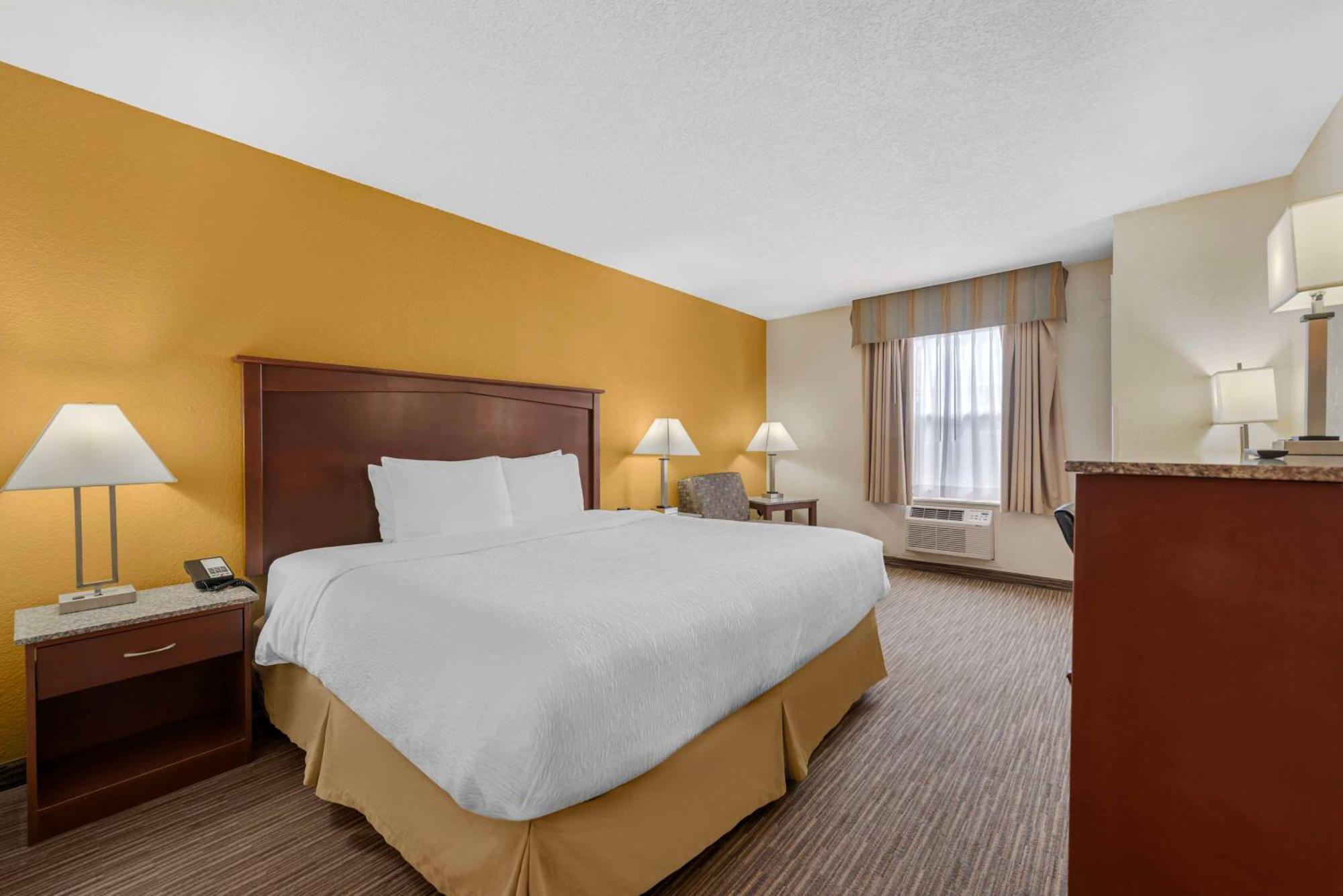 Western Executive & Hotel 3*