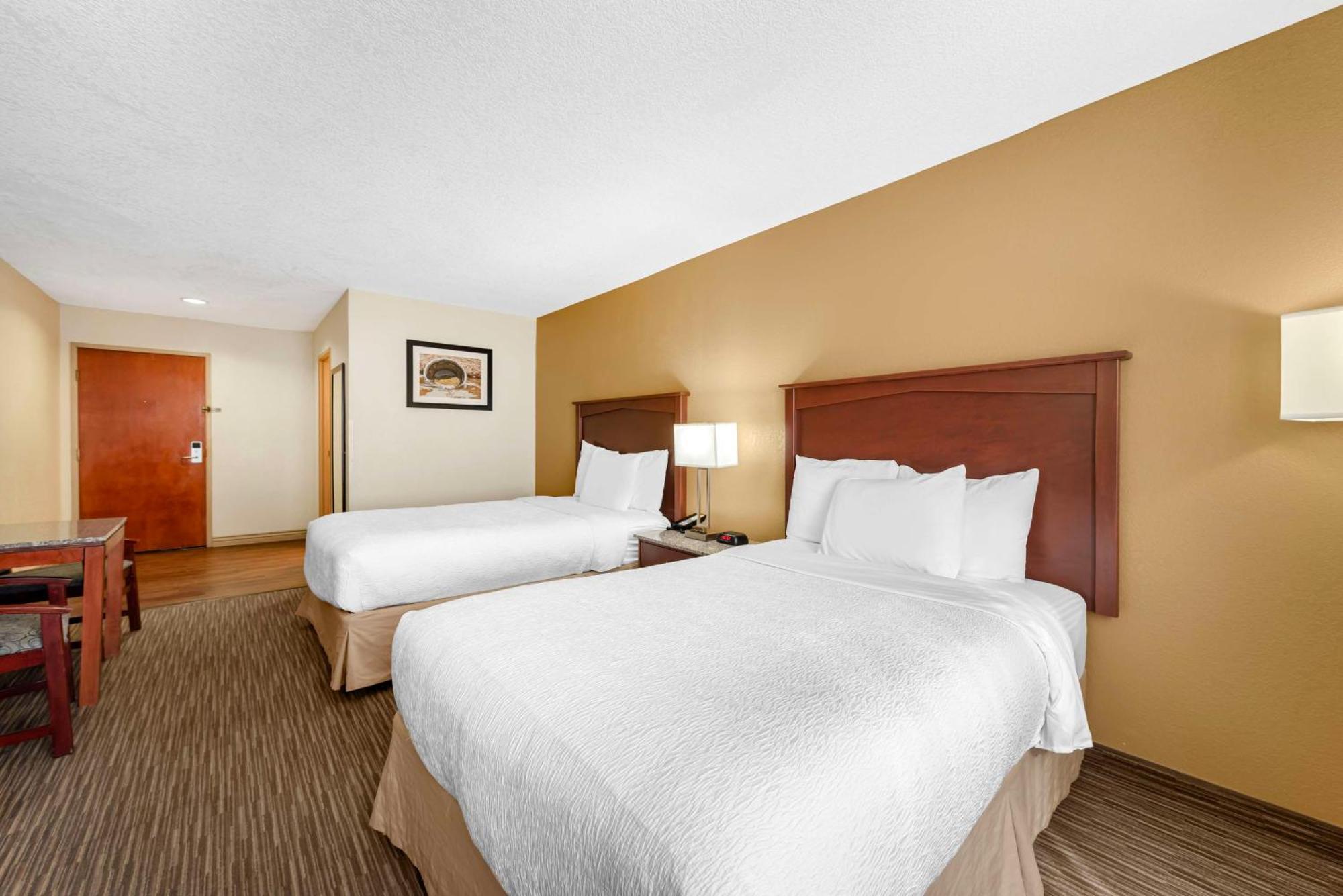 Hotel Western Executive & 3*