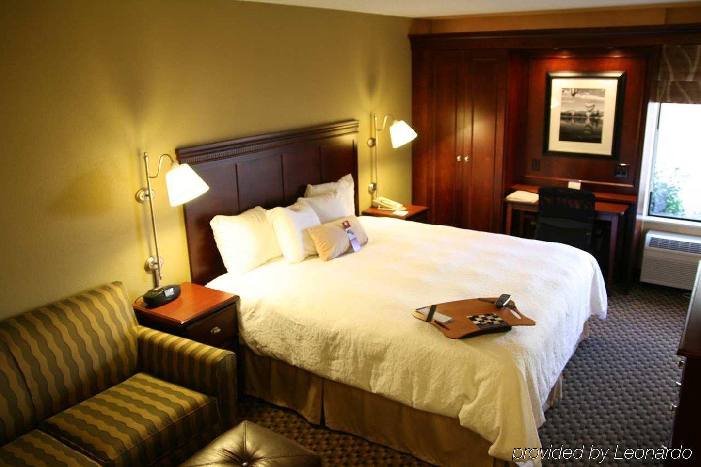 Spark By Hilton I 25 Hotel