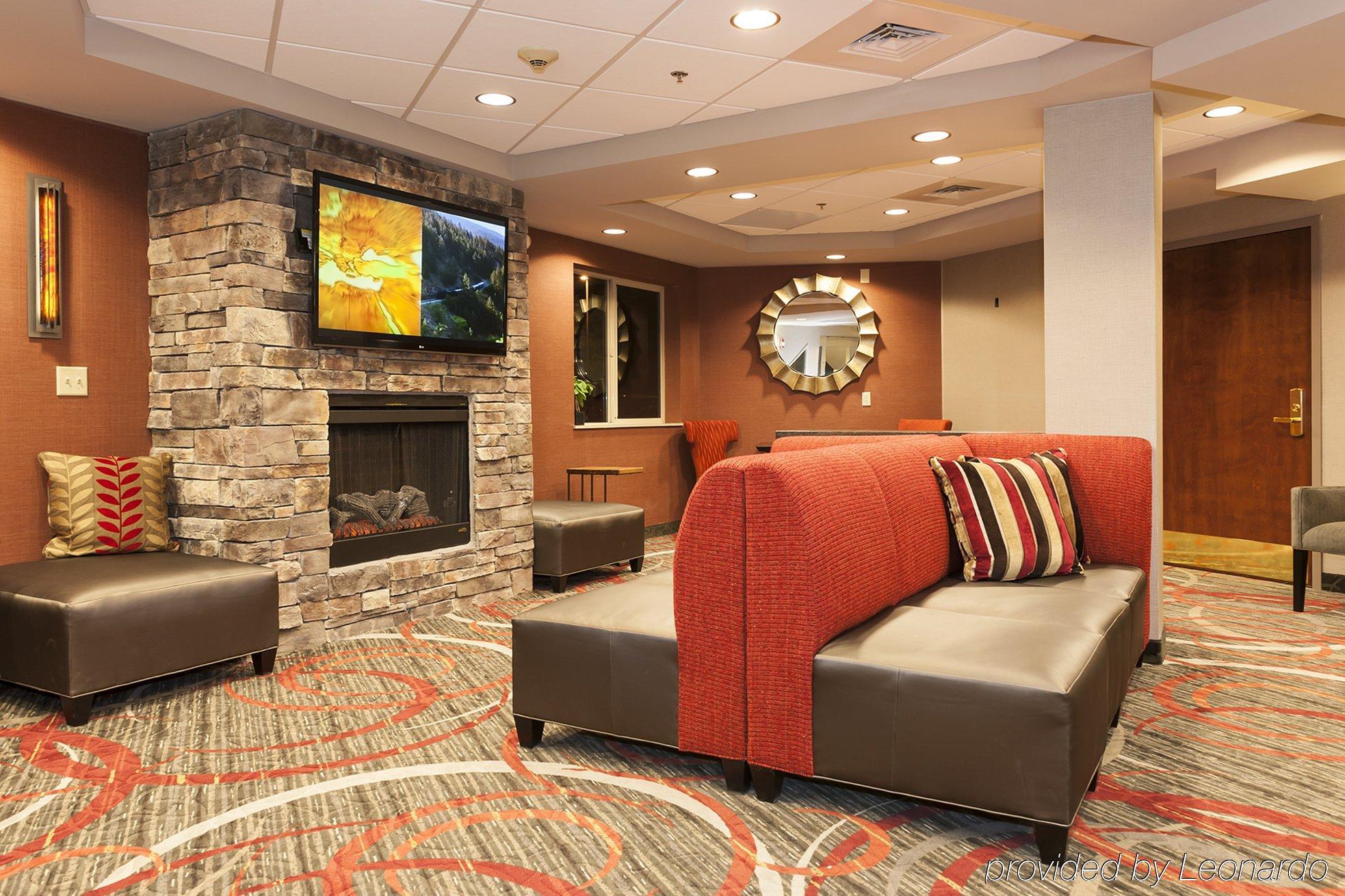 Express & Colorado Springs-airport By Ihg Hotel 3*