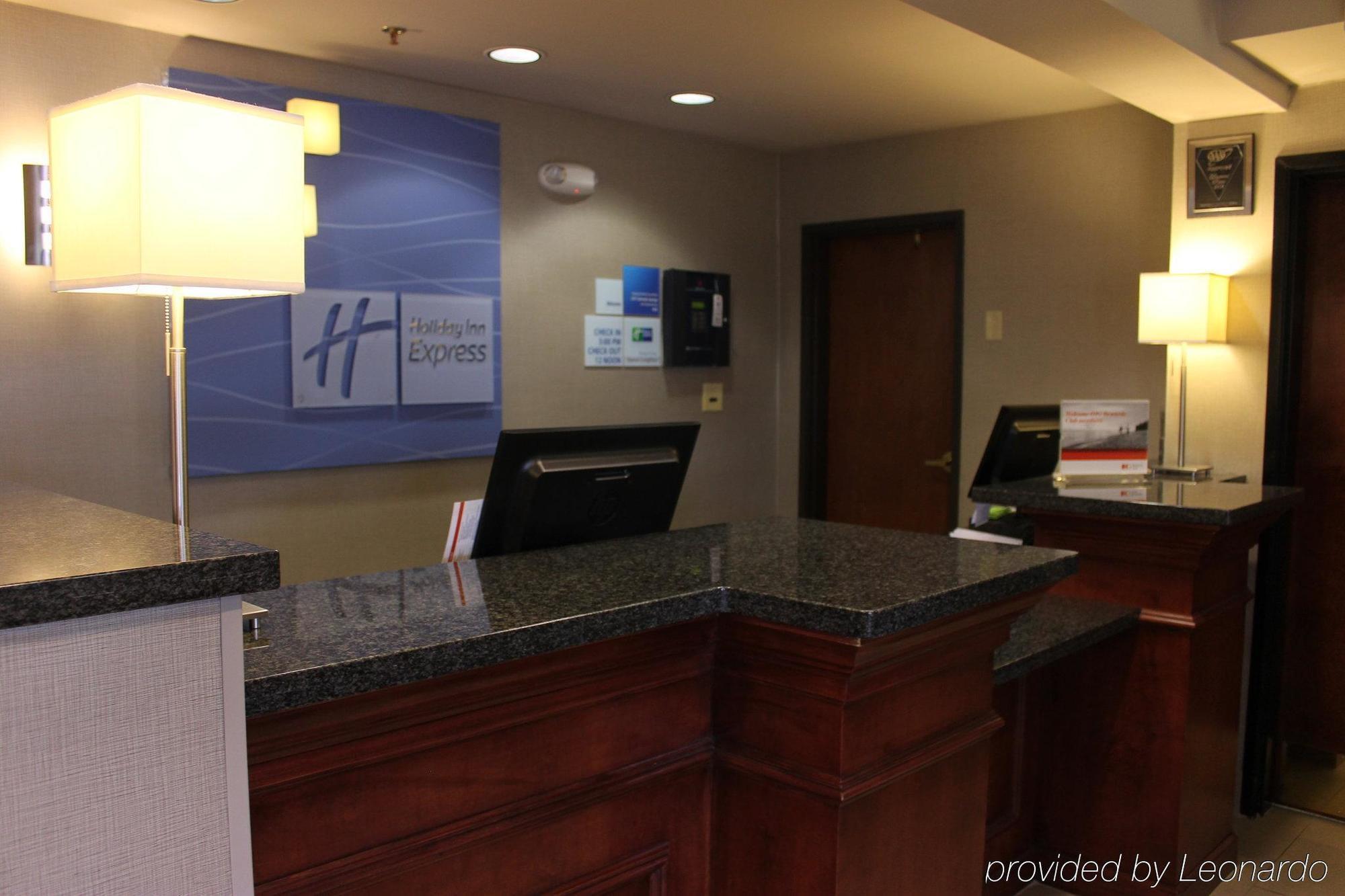 Express & Colorado Springs-airport By Ihg Hotel 3*