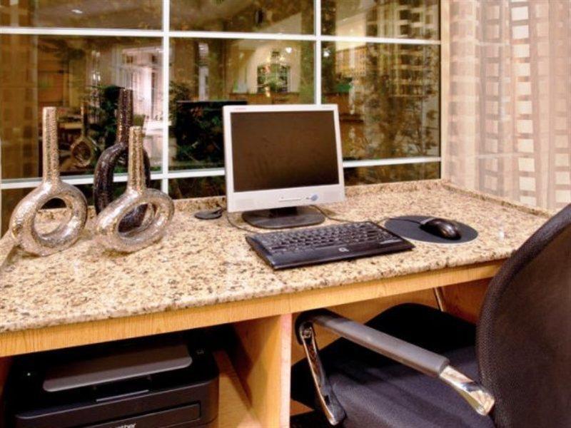 Hotel La Quinta By Wyndham South Airport 3*