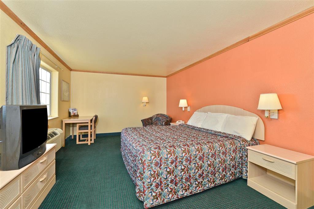 Baymont By Wyndham Garden Of The Gods Hotel