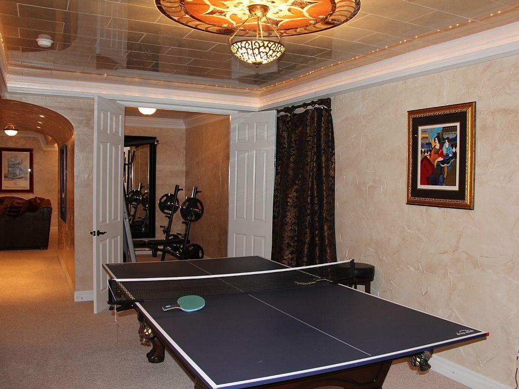 Holiday home Gateway To Luxury, 5,573sf, 5br, 2ks & 4qs Beds, 4ba, 3fp, Sleeps 12 Colorado Springs